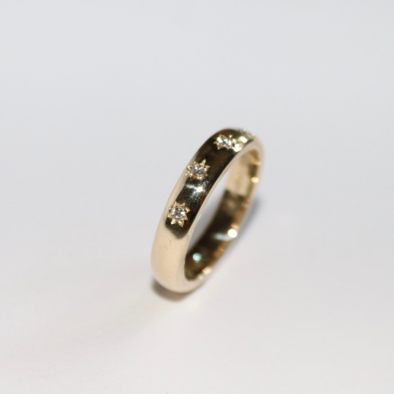 Blume-Jewellery-9-carat-9ct-Solid-Yellow-Gold-Star-Set-Lab-Diamond-Ring-Band-Wedding-Band-Stars-five-stones-cool-effortless-everyday-sparkle-modern-heirloom-keepskae-stacking-jewellery-handmade-uk
