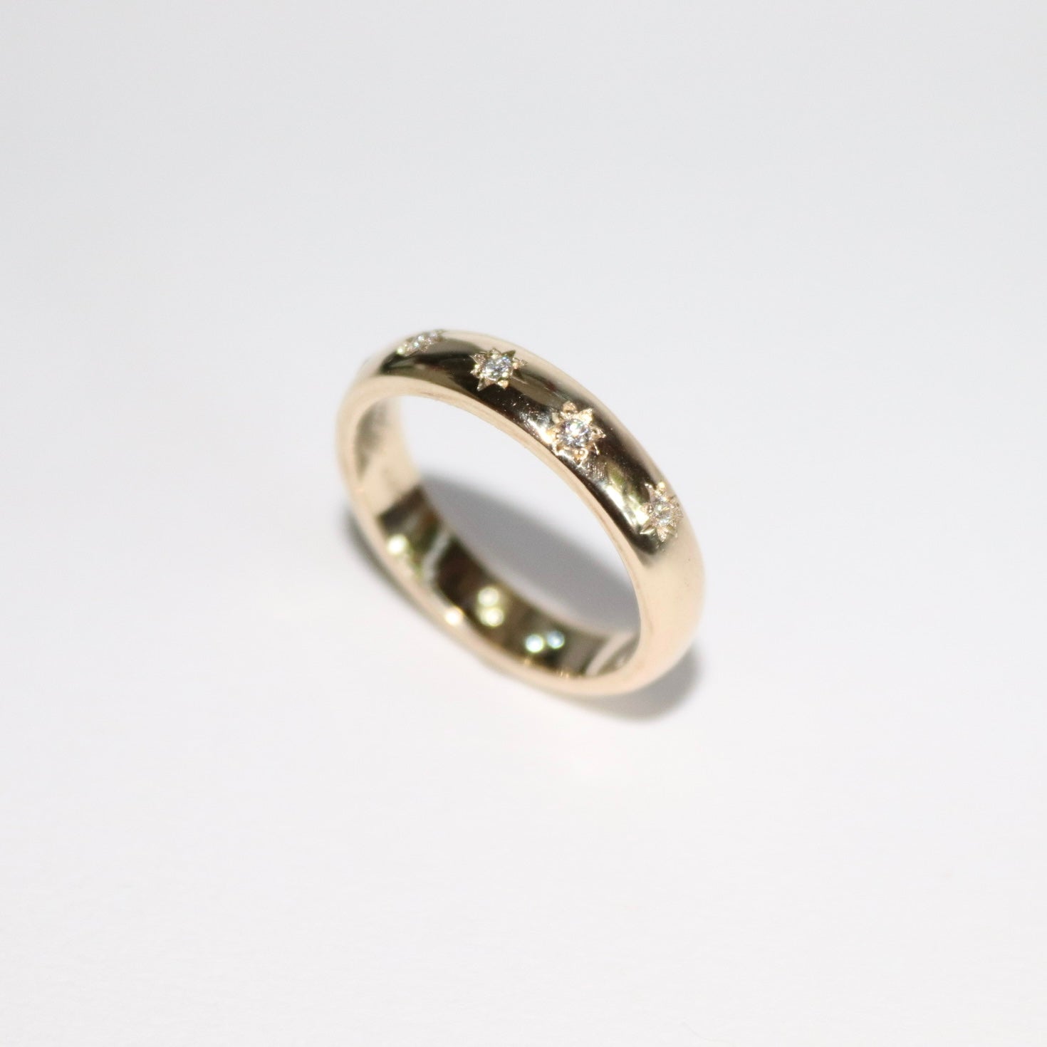 Blume-Jewellery-9-carat-9ct-Solid-Yellow-Gold-Star-Set-Lab-Diamond-Ring-Band-Wedding-Band-Stars-five-stones-cool-effortless-everyday-sparkle-modern-heirloom-keepskae-stacking-jewellery-handmade-uk