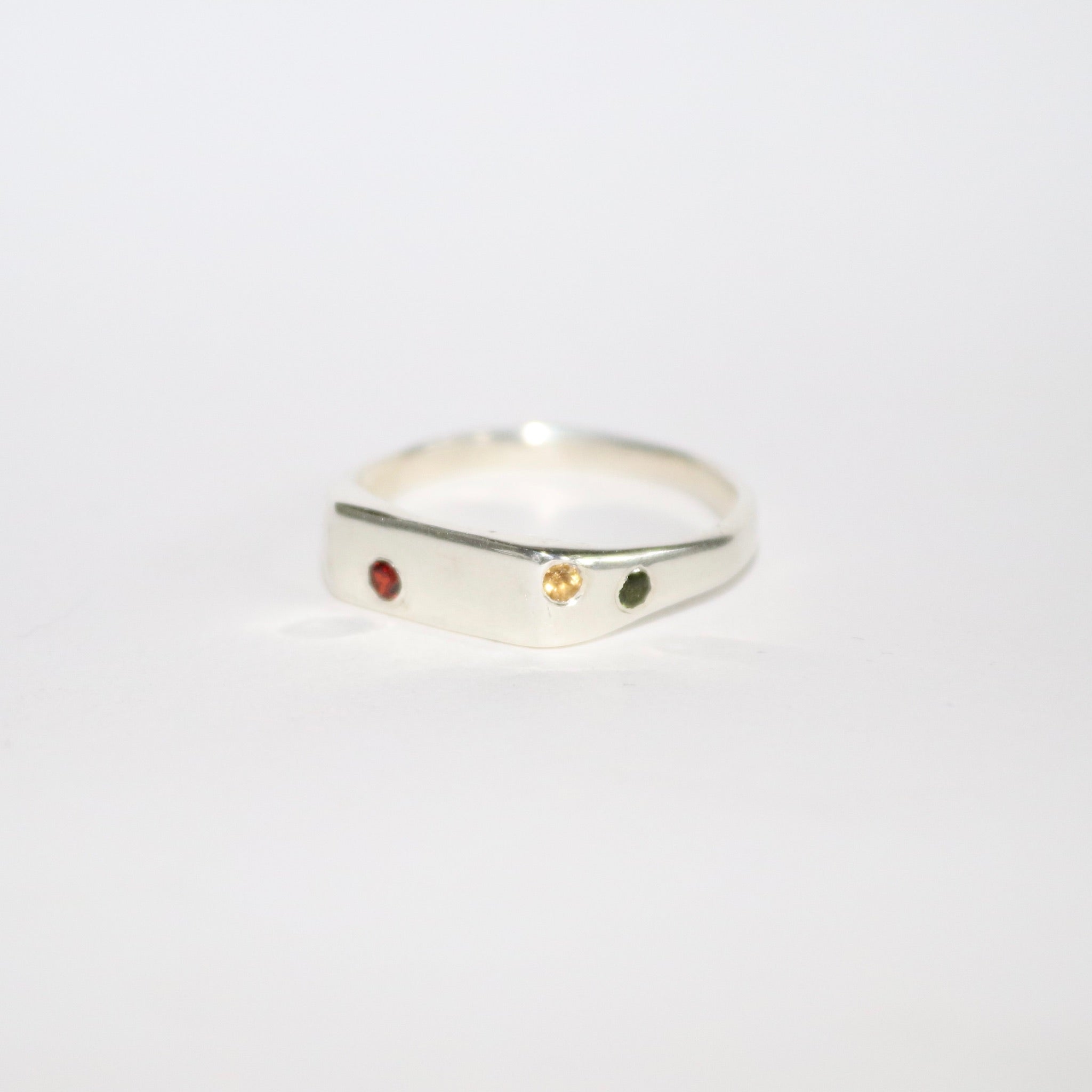 Blume-Jewellery-Autumn-Scattered-Signet-Ring-Sterl;ing Silver-Garnet-Citrine-Green-Tourmaline-gemstone-pinky-cool-handmade-uk-jewellery-colourful