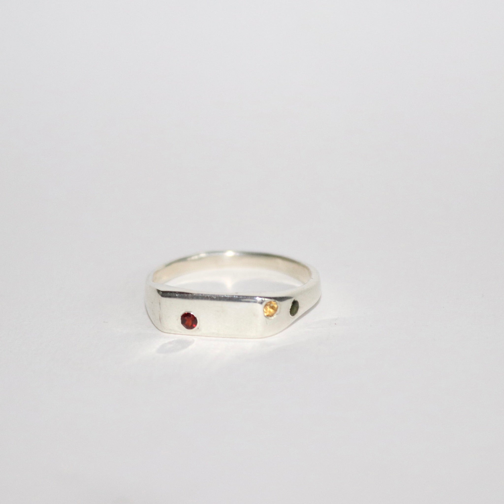 Blume-Jewellery-Autumn-Scattered-Signet-Ring-Sterl;ing Silver-Garnet-Citrine-Green-Tourmaline-gemstone-pinky-cool-handmade-uk-jewellery-colourful