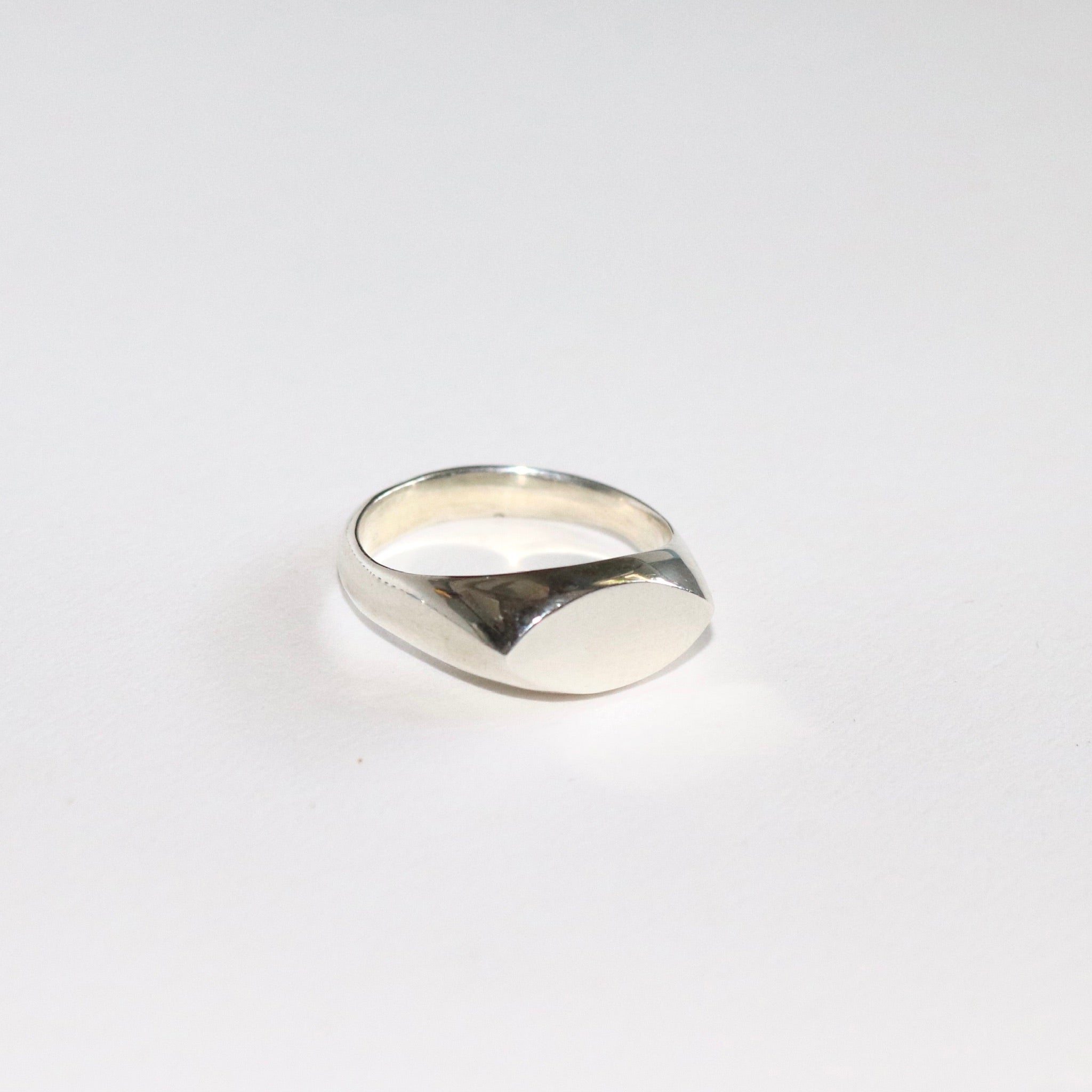 Blume-Jewellery-Marquise-Signet-Ring-Chunky-Oval-Shaped-Classic-Timeless-Everyday-Staple-Pinky-Ring-Cool-Vintage-Handmade