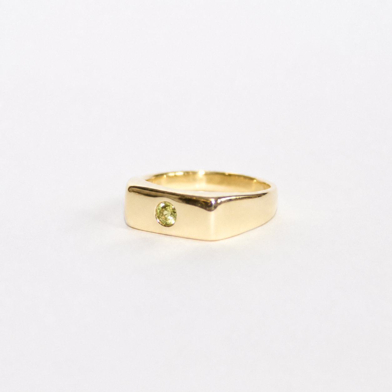 Blume-Jewellery-Single-Stone-Chunky-Rectangle-Signet=Ring-9-Carat-Solid-Gold-Yellow-classic-gemstone-Peridot-Garnet-Aquamarine-Citrine-Amethyst-pinky-ring-cool-modern-everyday-timeless