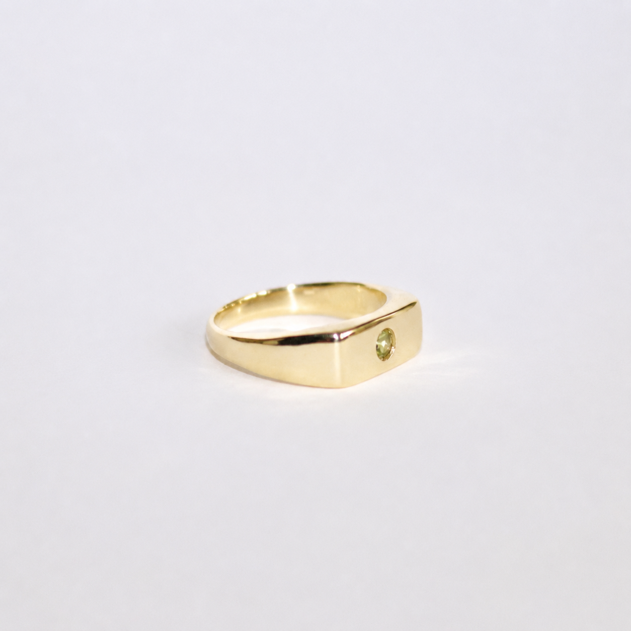 Blume-Jewellery-Single-Stone-Chunky-Rectangle-Signet=Ring-9-Carat-Solid-Gold-Yellow-classic-gemstone-Peridot-Garnet-Aquamarine-Citrine-Amethyst-pinky-ring-cool-modern-everyday-timeless