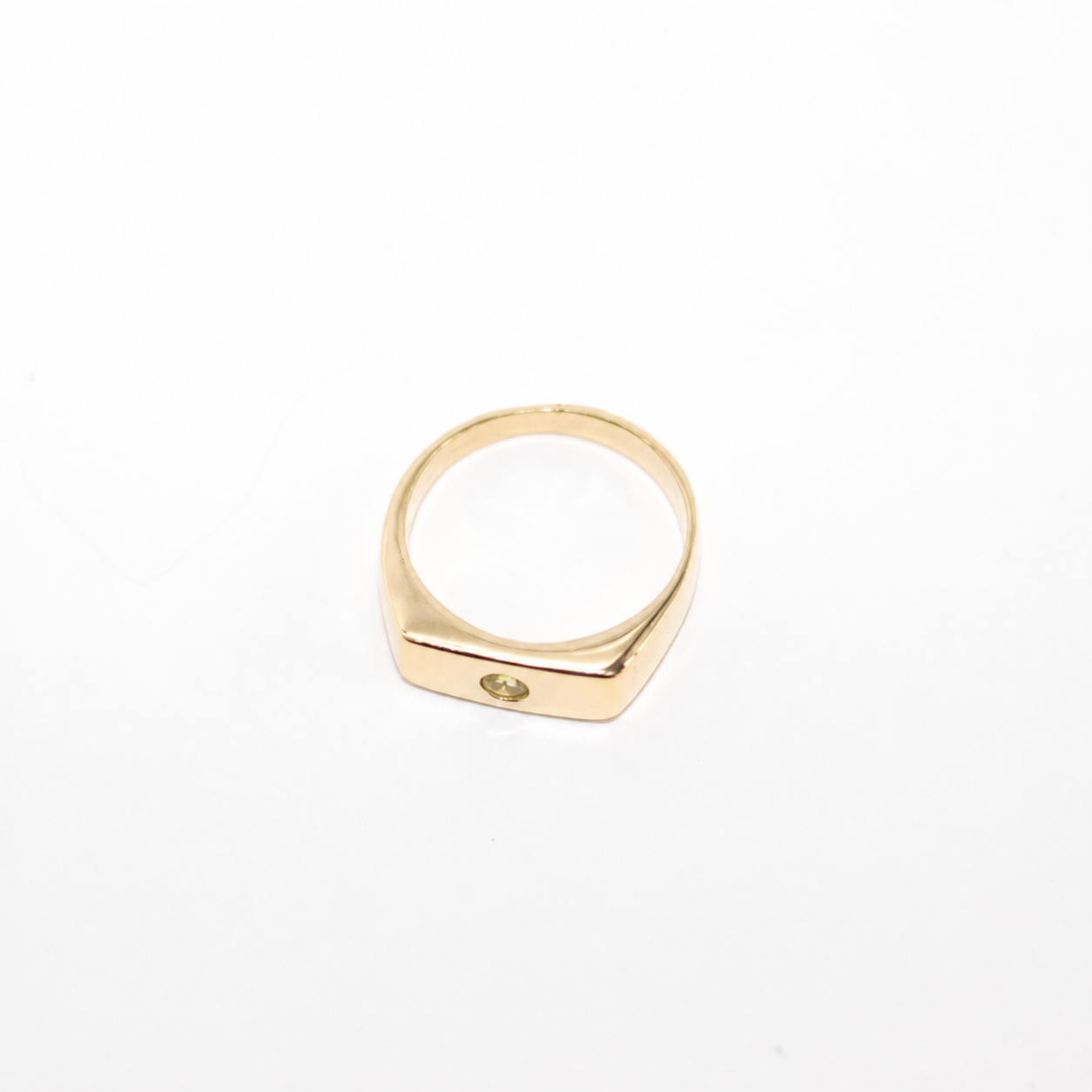 Blume-Jewellery-Single-Stone-Chunky-Rectangle-Signet=Ring-9-Carat-Solid-Gold-Yellow-classic-gemstone-Peridot-Garnet-Aquamarine-Citrine-Amethyst-pinky-ring-cool-modern-everyday-timeless
