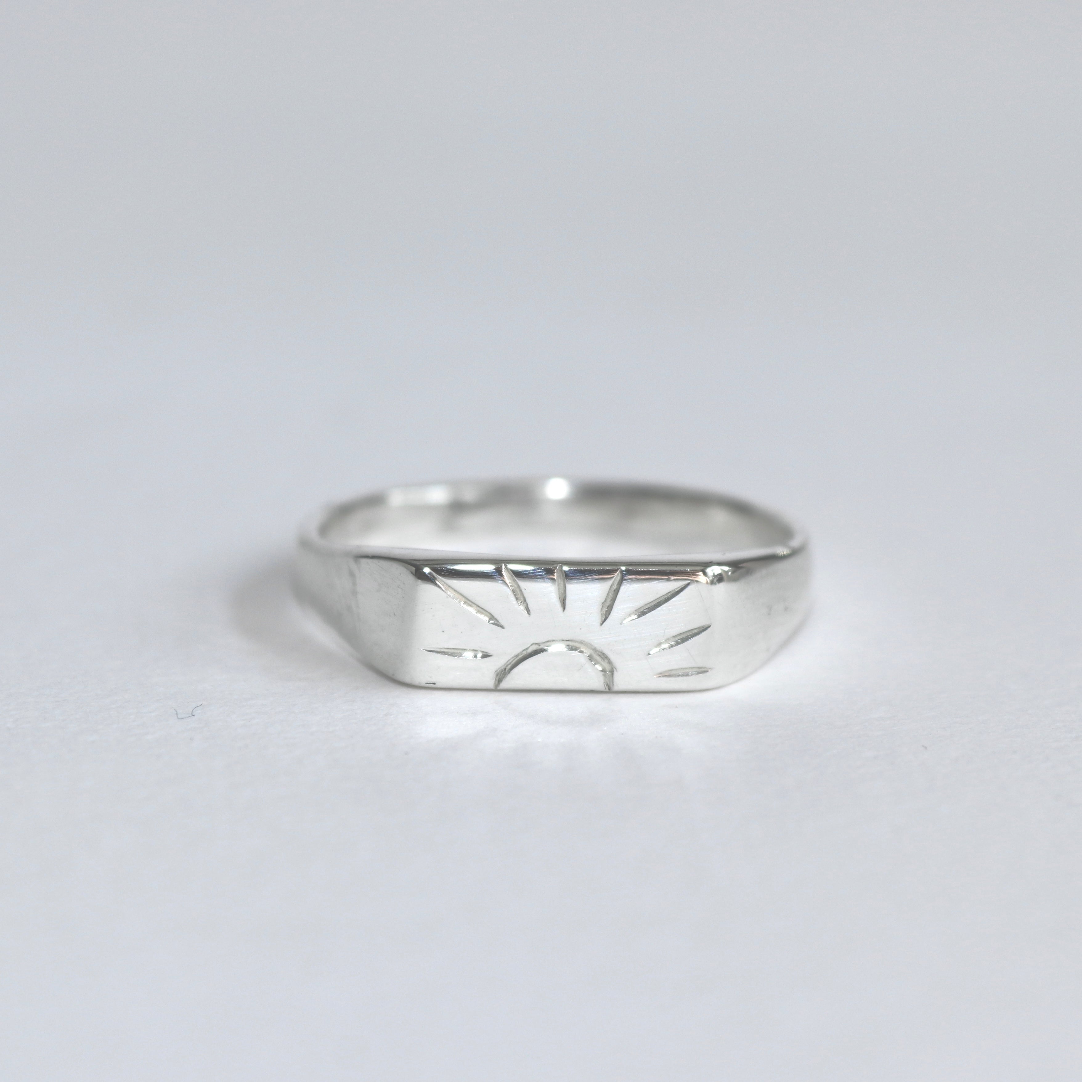 Blume-Jewellery-Sunset-Sterling-silver-signet-ring-chunky-Classic-everyday-hand-engraved-sun-design-motif-jewellery-timeless