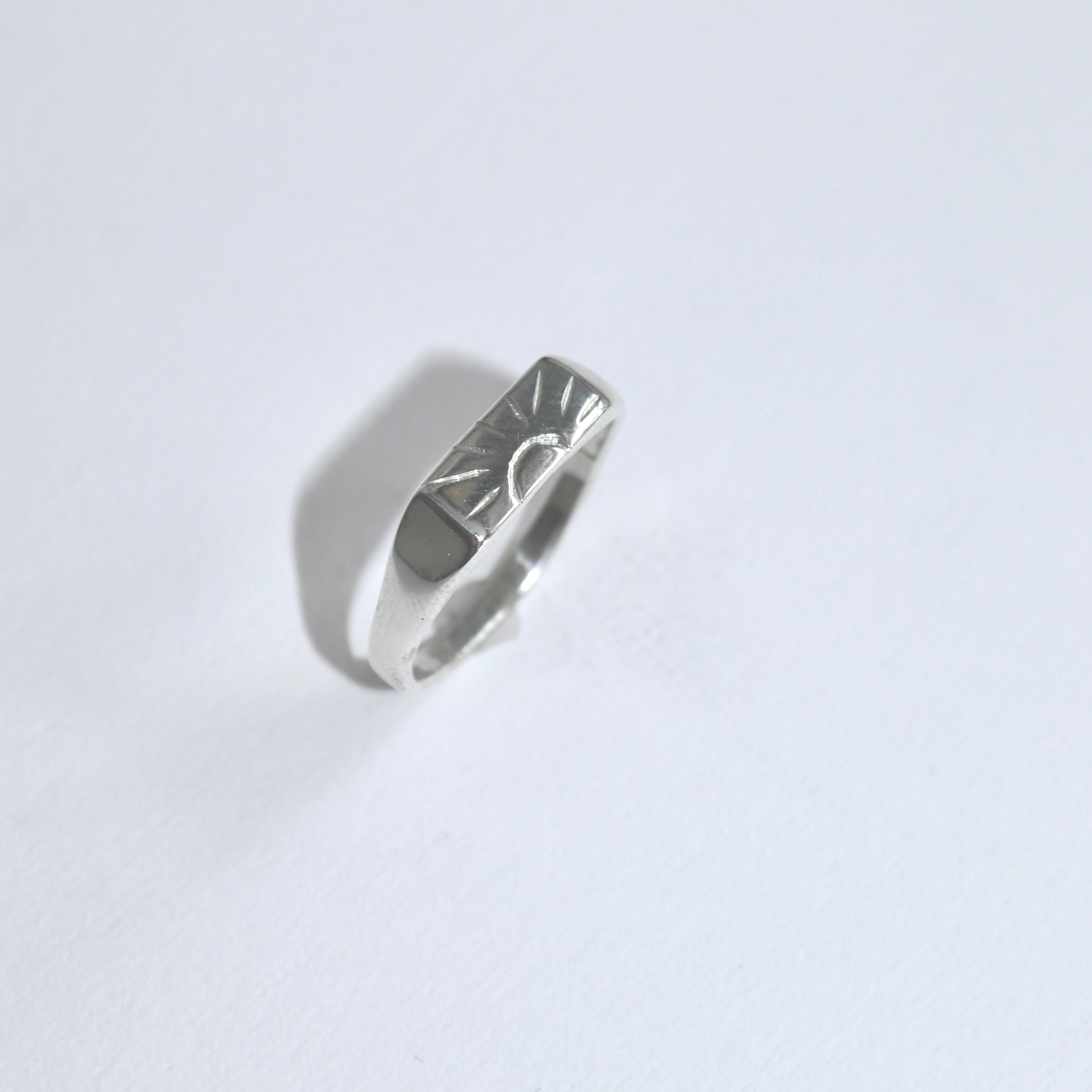 Blume-Jewellery-Sunset-Sterling-silver-signet-ring-chunky-Classic-everyday-hand-engraved-sun-design-motif-jewellery-timeless