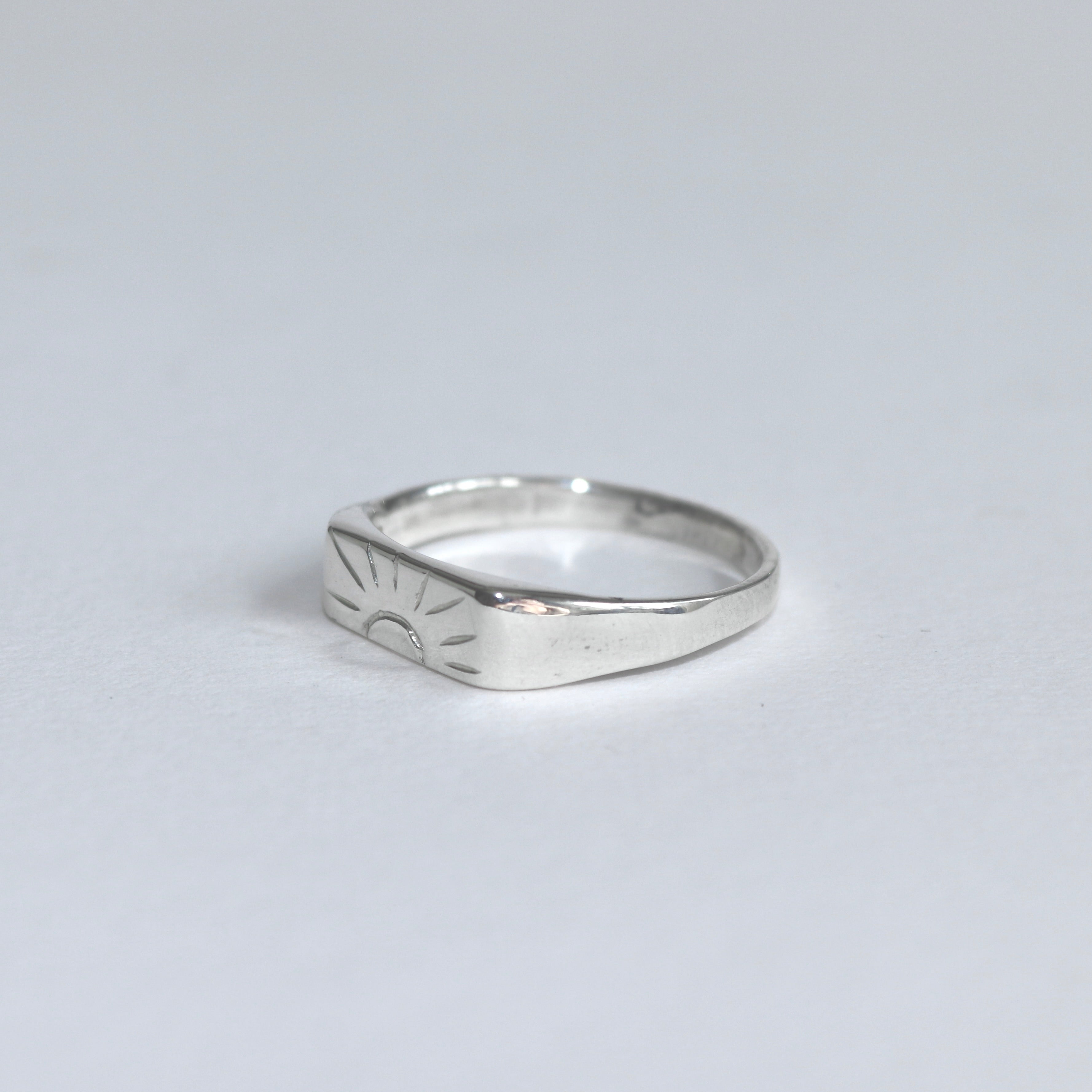 Blume-Jewellery-Sunset-Sterling-silver-signet-ring-chunky-Classic-everyday-hand-engraved-sun-design-motif-jewellery-timeless