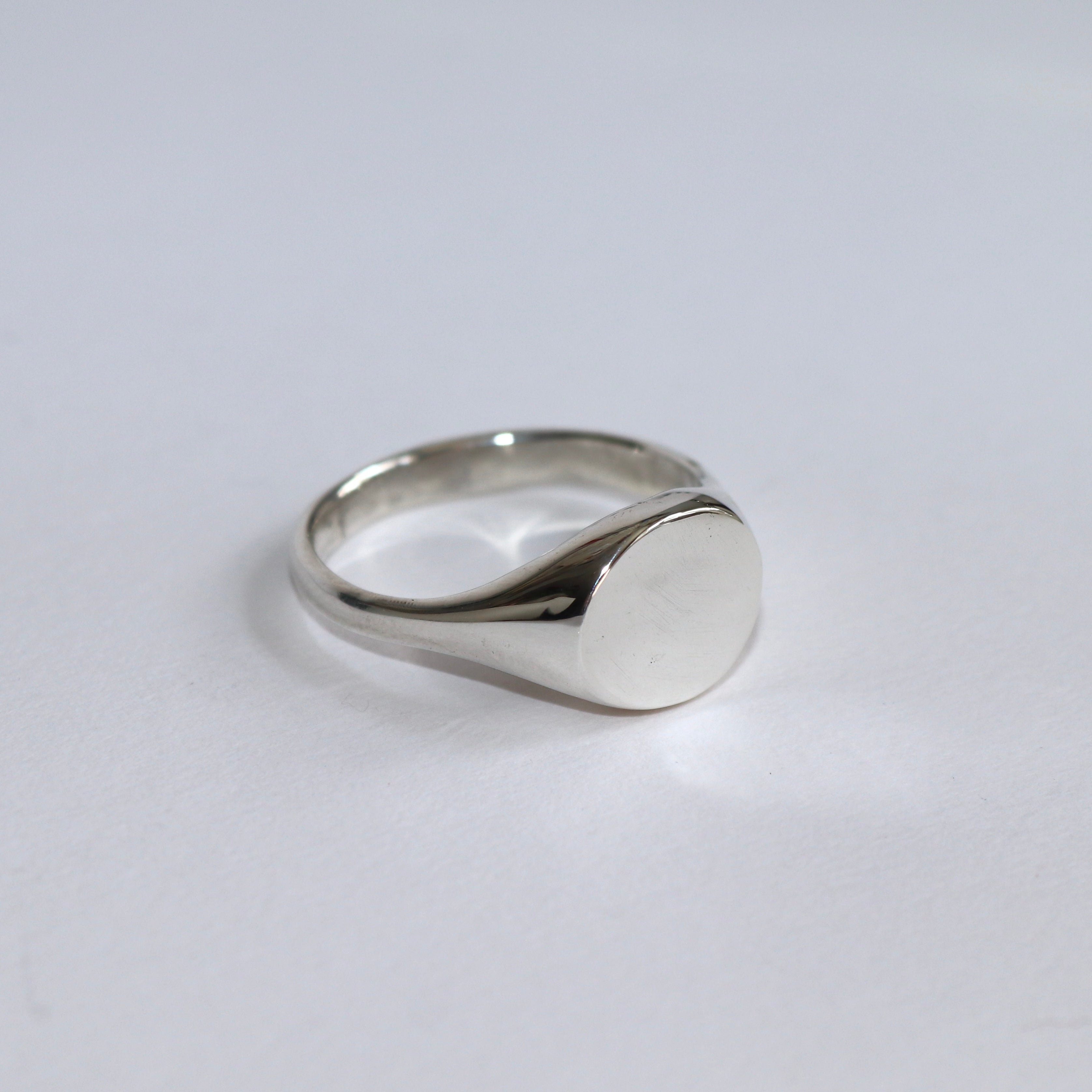 Blume-Jewellery-The-Blume-Signet-Ring-Classic-Timeless-Everday-Round-Signet-Ring-Vintage-Inspired-Easy-Effortless-Jewellery-Handmade-Pinky-Band-Cool-UK