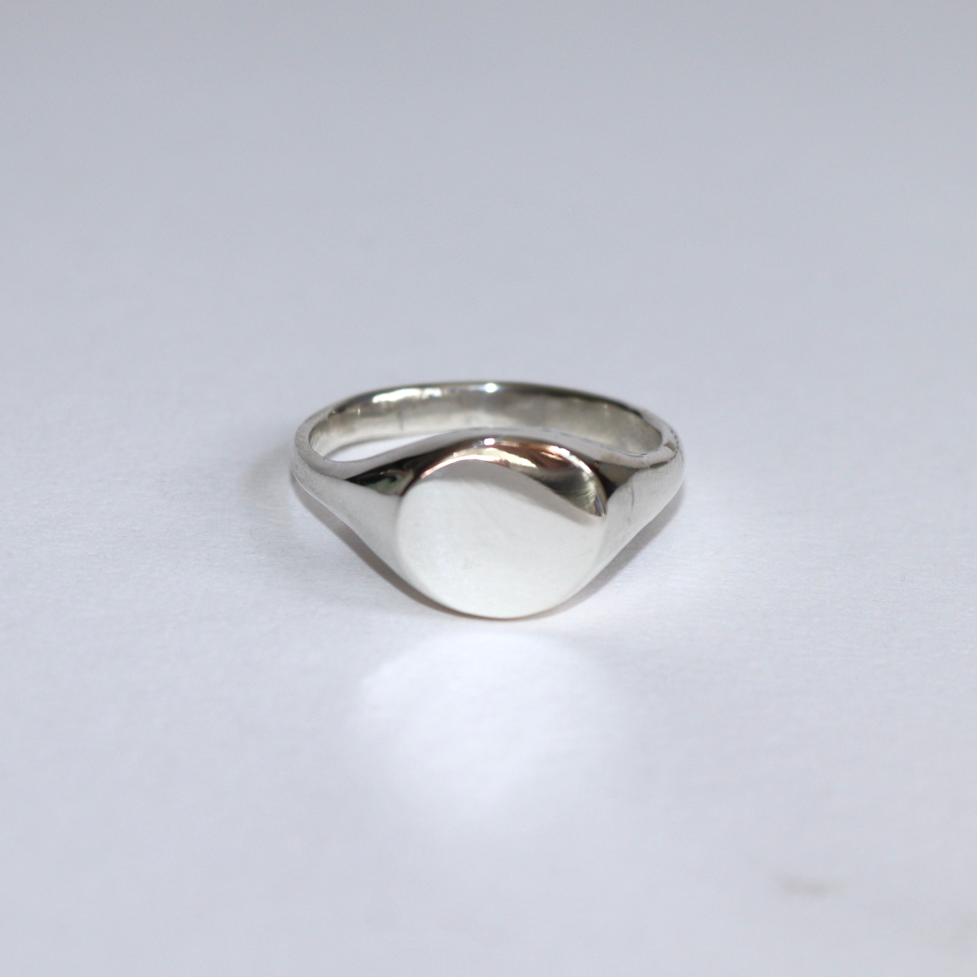 Blume-Jewellery-The-Blume-Signet-Ring-Classic-Timeless-Everday-Round-Signet-Ring-Vintage-Inspired-Easy-Effortless-Jewellery-Handmade-Pinky-Band-Cool-UK