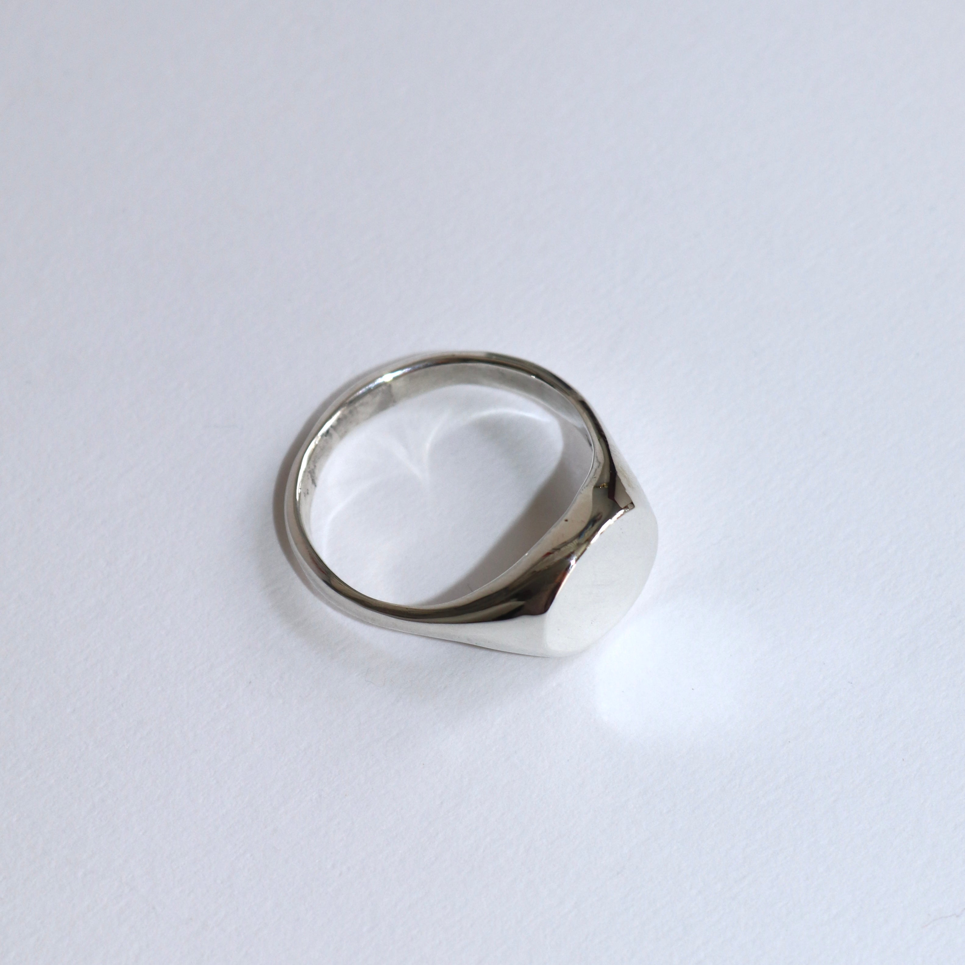 Blume-Jewellery-The-Blume-Signet-Ring-Classic-Timeless-Everday-Round-Signet-Ring-Vintage-Inspired-Easy-Effortless-Jewellery-Handmade-Pinky-Band-Cool-UK