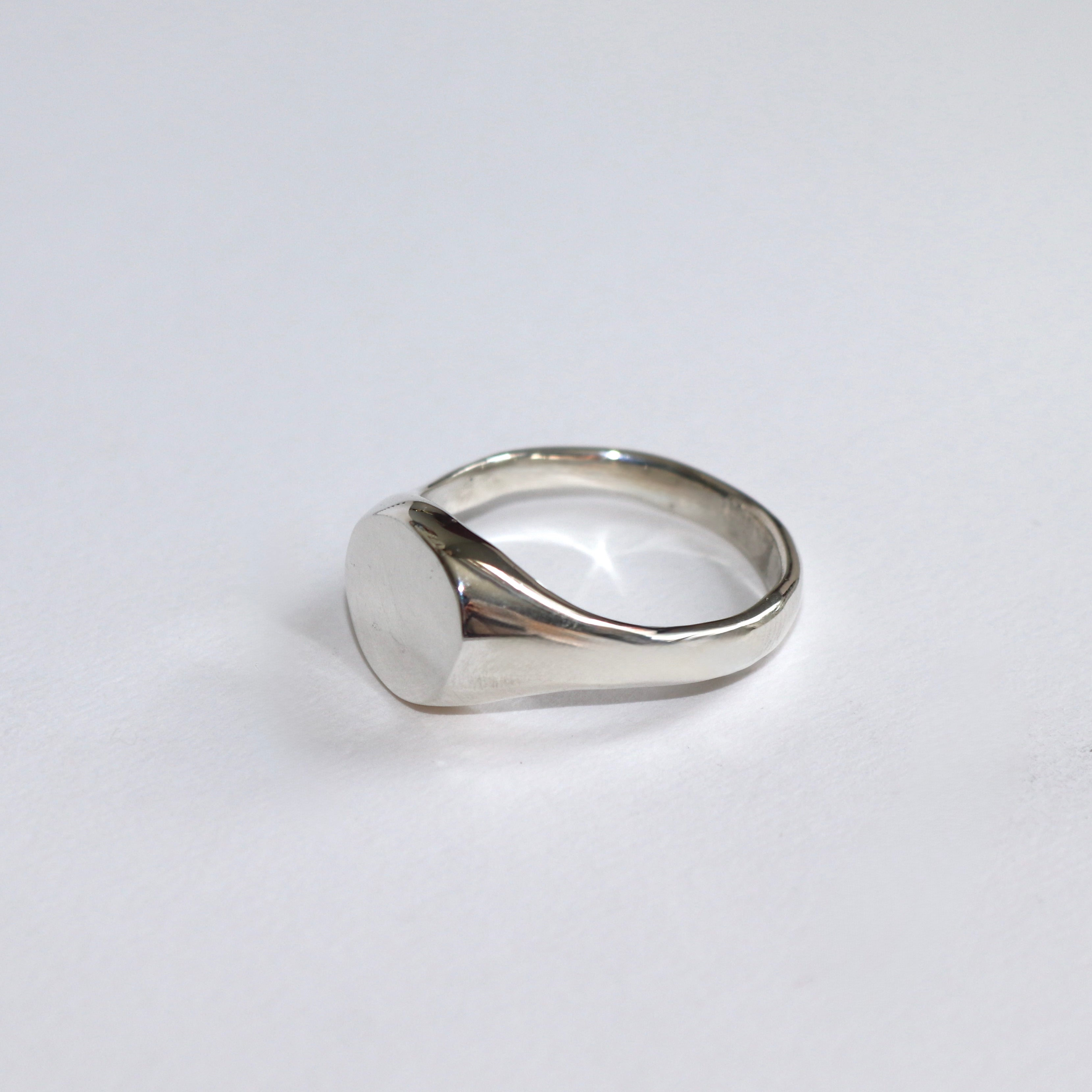 Blume-Jewellery-The-Blume-Signet-Ring-Classic-Timeless-Everday-Round-Signet-Ring-Vintage-Inspired-Easy-Effortless-Jewellery-Handmade-Pinky-Band-Cool-UK
