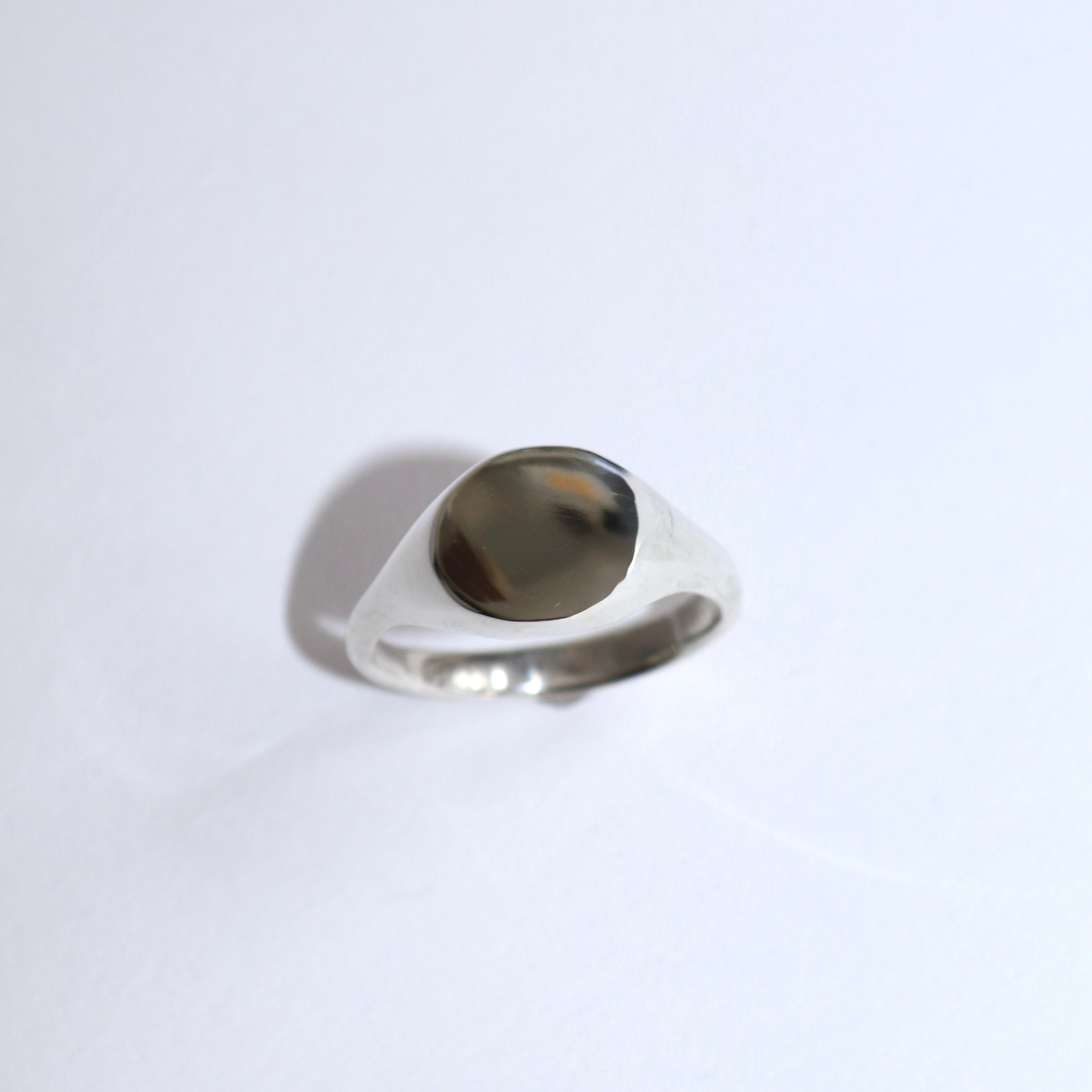 Blume-Jewellery-The-Blume-Signet-Ring-Classic-Timeless-Everday-Round-Signet-Ring-Vintage-Inspired-Easy-Effortless-Jewellery-Handmade-Pinky-Band-Cool-UK