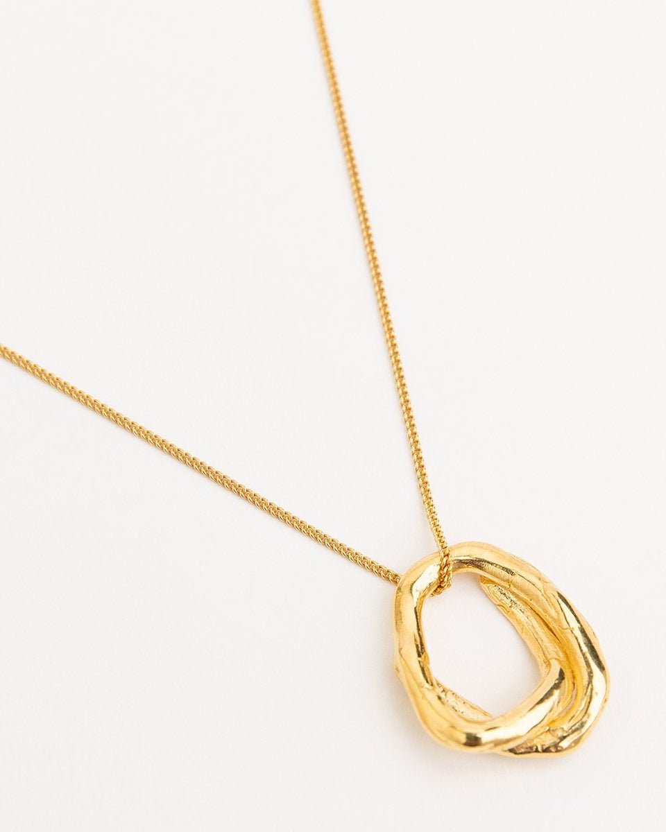 Carolina-De-Barros-Circle-Hoop-Pendant-Necklace-Gold-Plated-Sterling-Silver-18ct