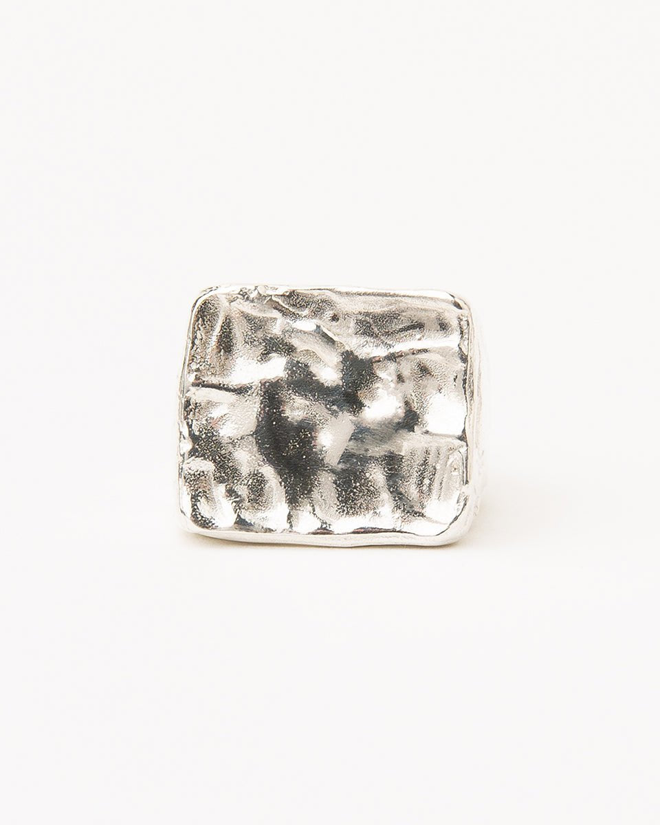 Carolina-De-Barros-Gold-Plated-Sterling-Silver-AREIA-RECTANGULAR-SIGNET-RING4