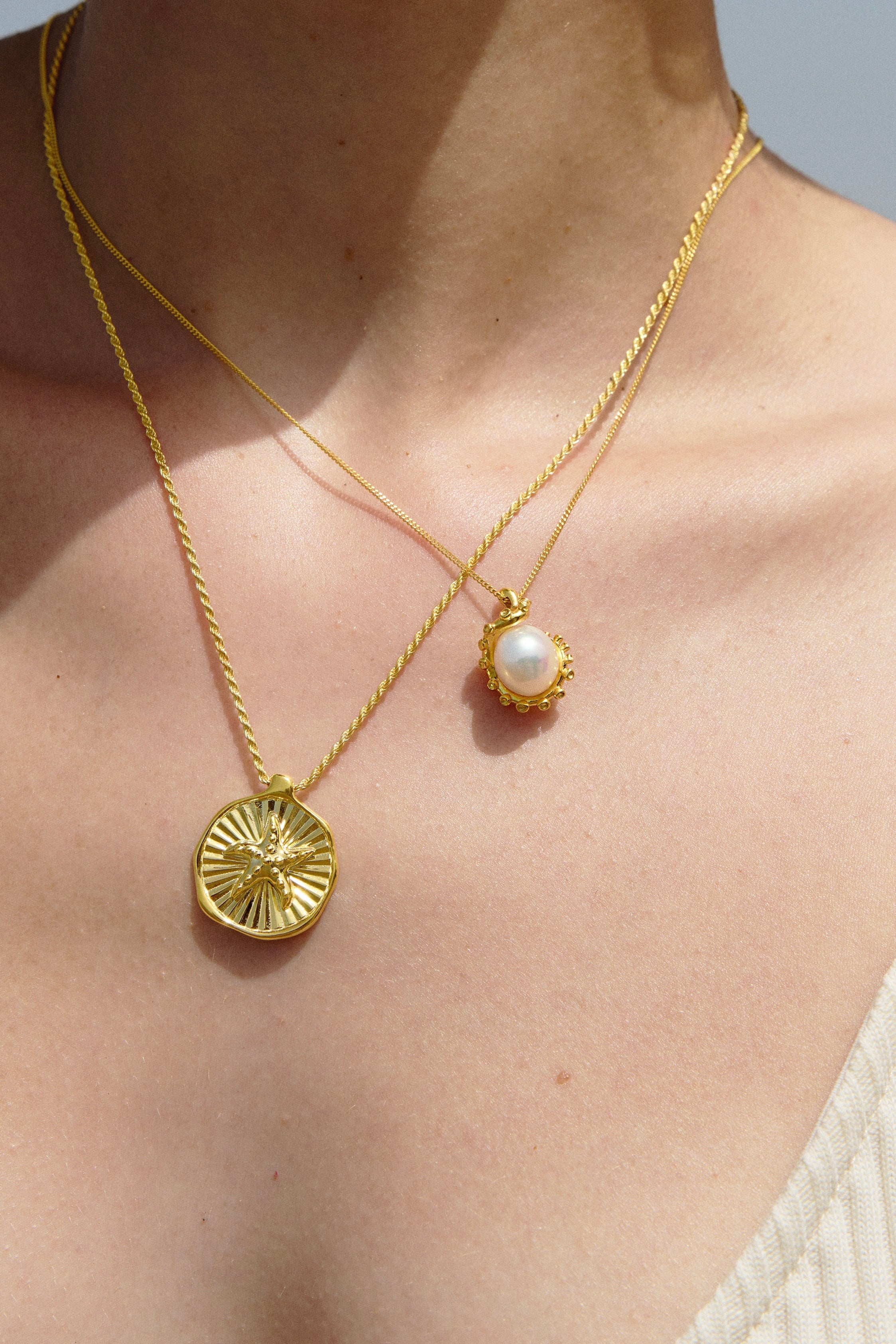 Feggeri-Astra-Round-Disc-Starfish-Star-Emblem-Pendant-Coin-Necklace-Gold-Vermeil