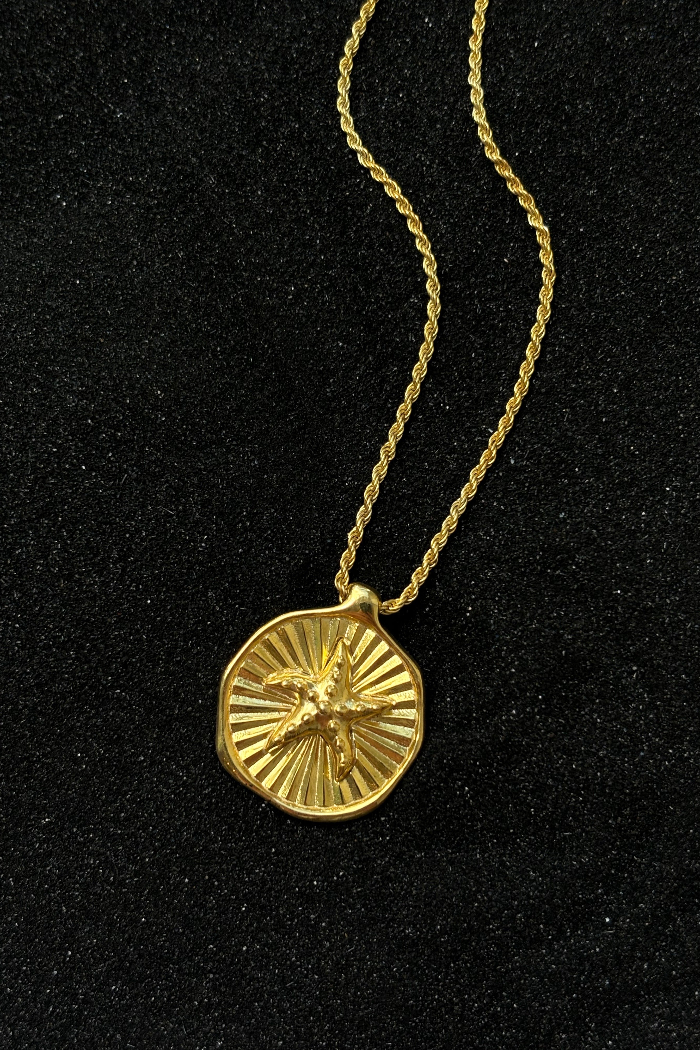 Feggeri-Astra-Round-Disc-Starfish-Star-Emblem-Pendant-Coin-Necklace-Gold-Vermeil