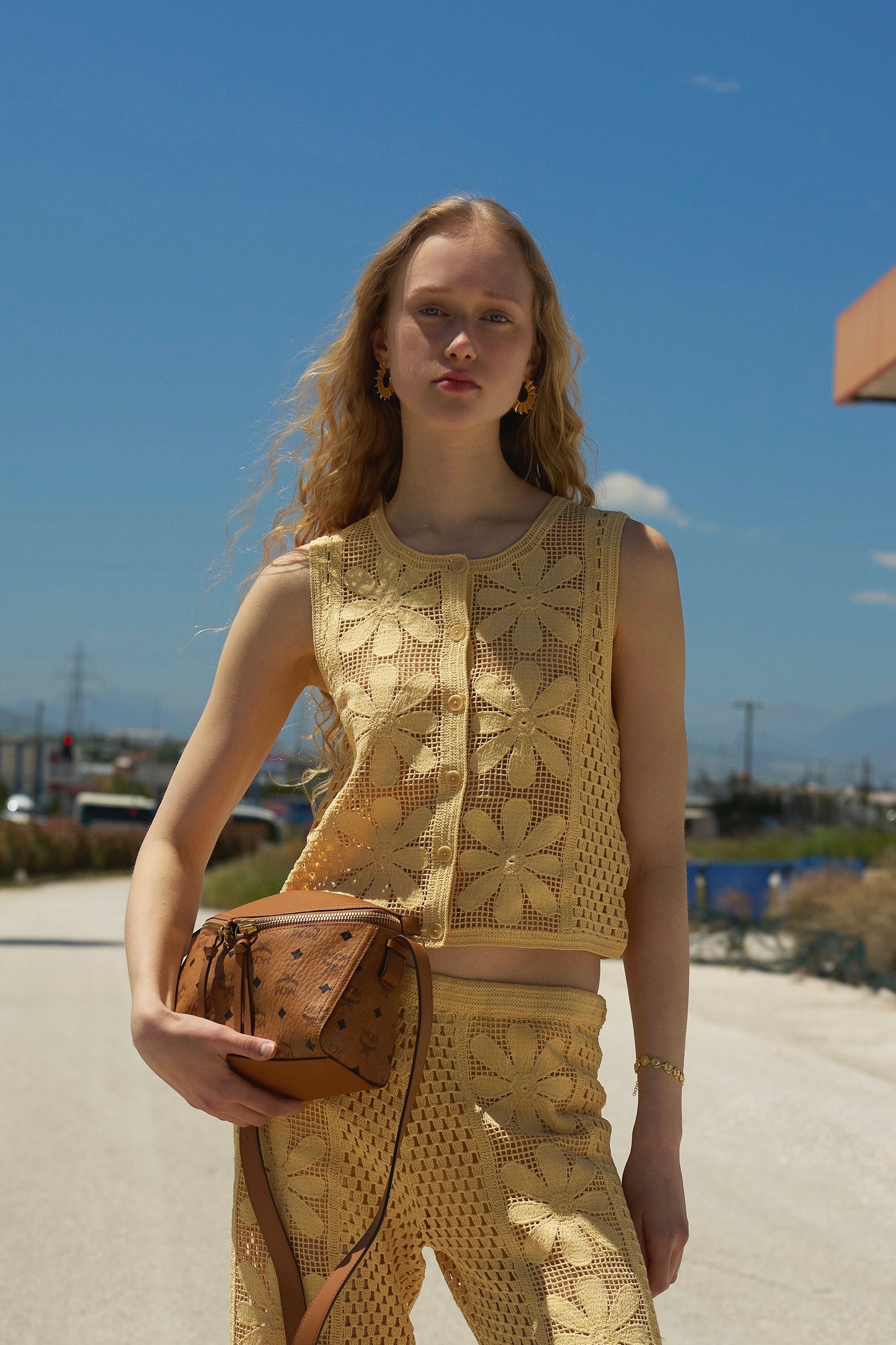 Feggeri-Ippos-Fin-Ribbed-Oversized-Scluptural-Fan-Bold-Statement-Hoop-Earrings-Hoops-Gold-Vermeil