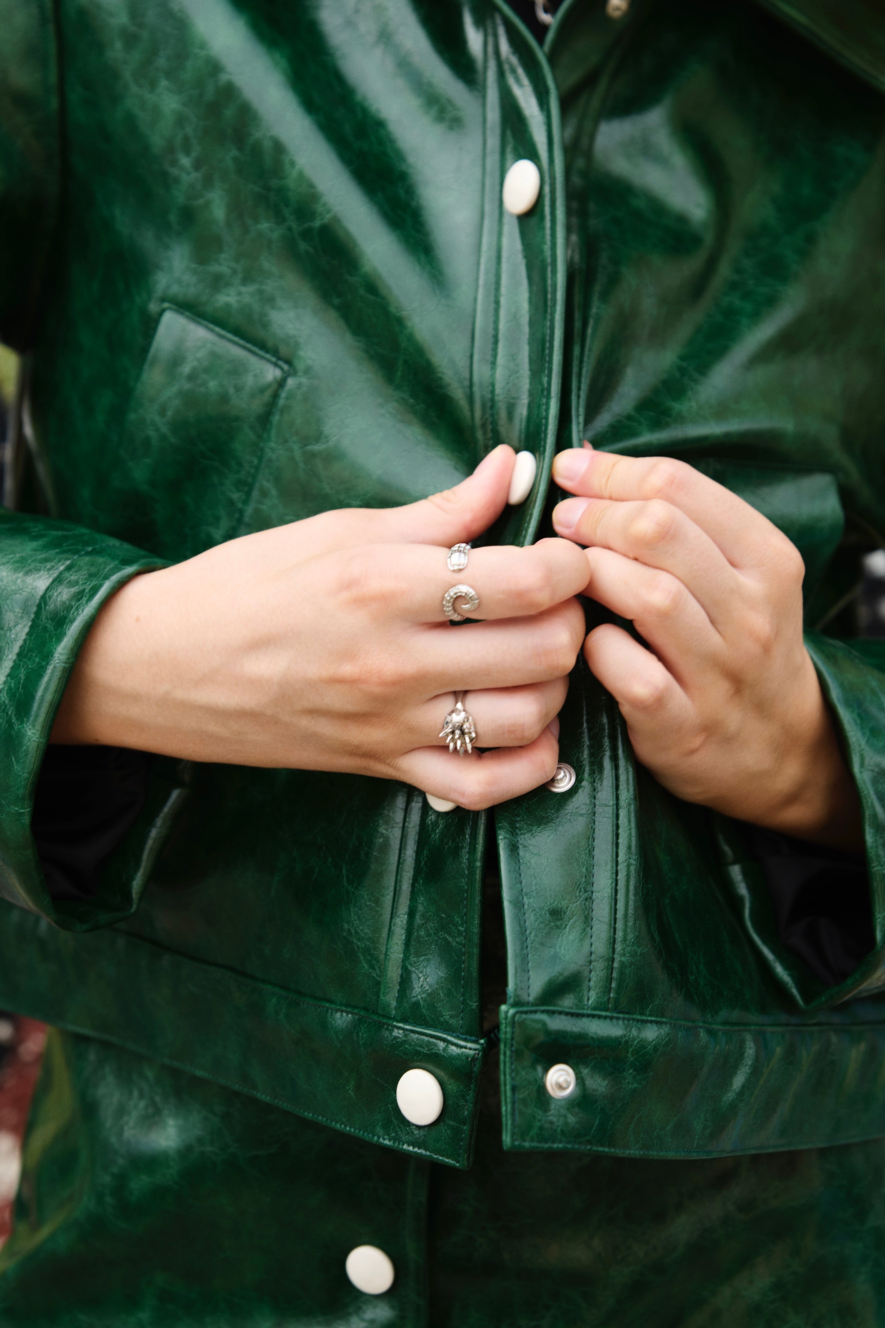 Feggeri-Ippos-Seahorse-Swirl-Tail-Ring-Statement-Cocktail-Sterling-Textured-Silver