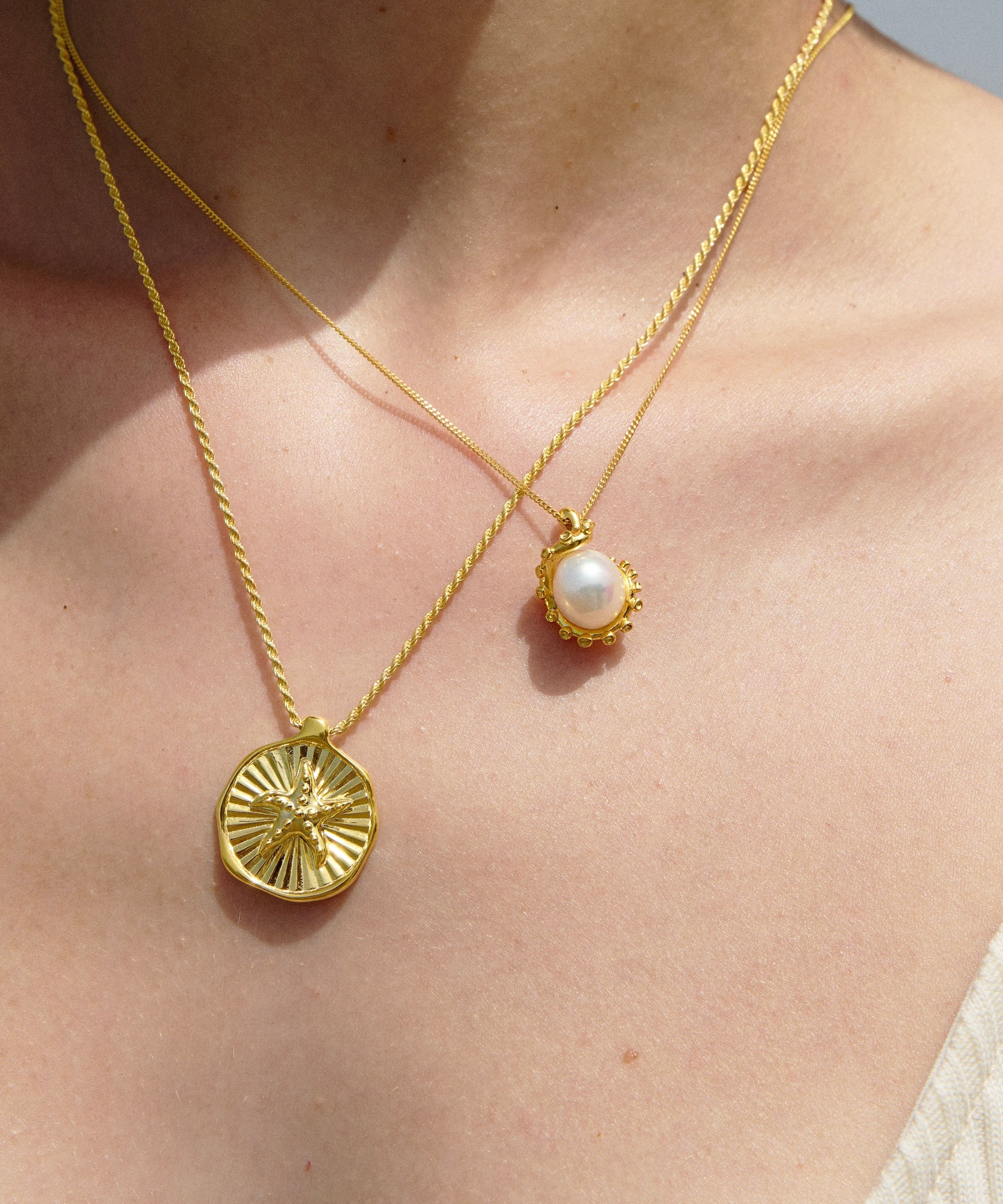 Feggeri-Okto-Freshwater-Pearl-Textured-Octopus-Marine-Inspired-Pendant-Necklace-Gold-Vermeil