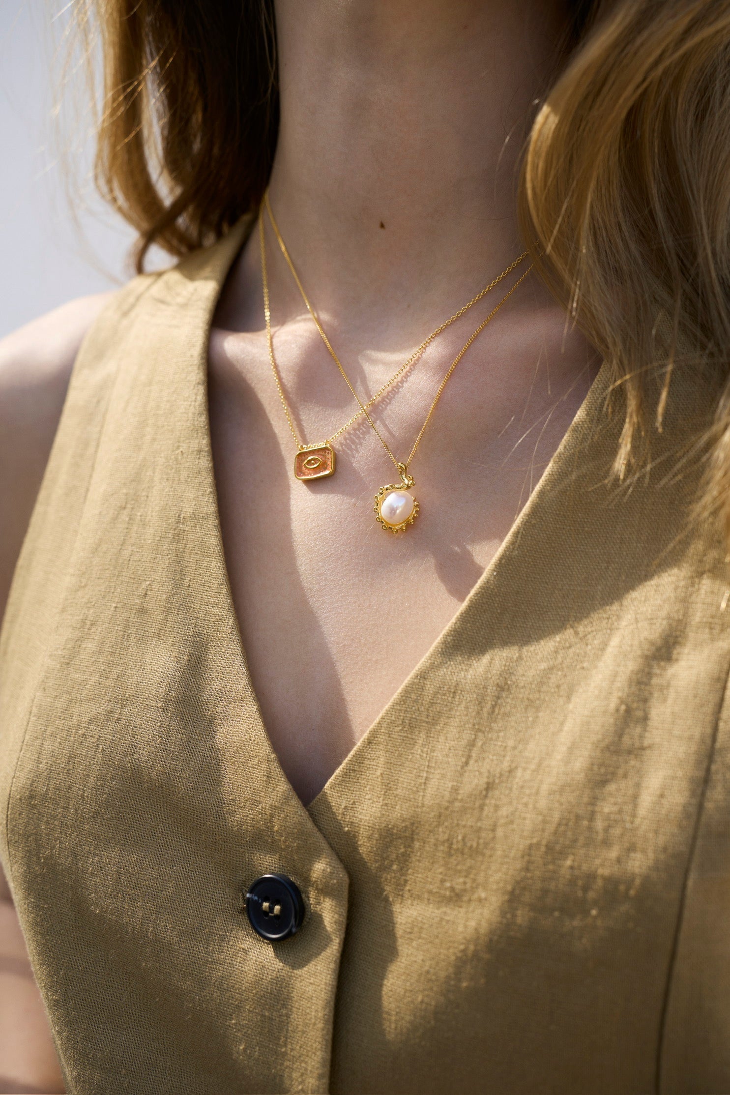 Feggeri-Okto-Freshwater-Pearl-Textured-Octopus-Marine-Inspired-Pendant-Necklace-Gold-Vermeil