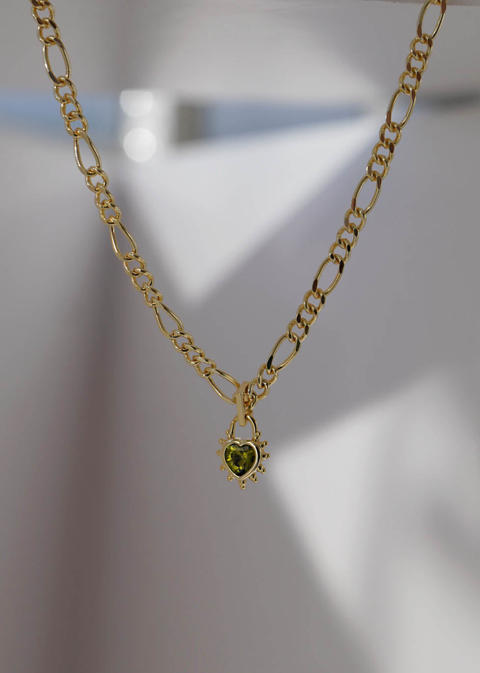 Junk-Jewels-Peridot-Green-Stone-Gemstone-Heart-Pendant-Chunky-Figaro-Chain-Necklace-Gold-Plated-Stone