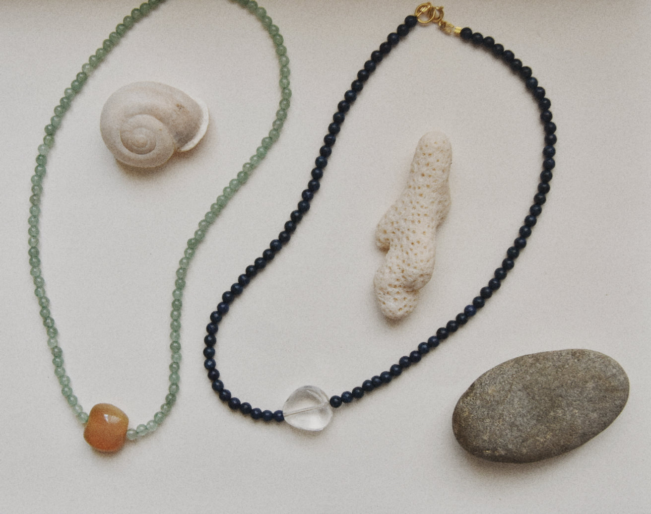 Kan-Studio-Indira-necklace-Lapis-Lazuli-Clear-Peach-Glass-Green-Aventurine-Delicate-Beaded-Pendant-Necklace-Contrasting-Colours-Summer-Jewellery-Beads-Bead-Cool-Boho-Style-Design