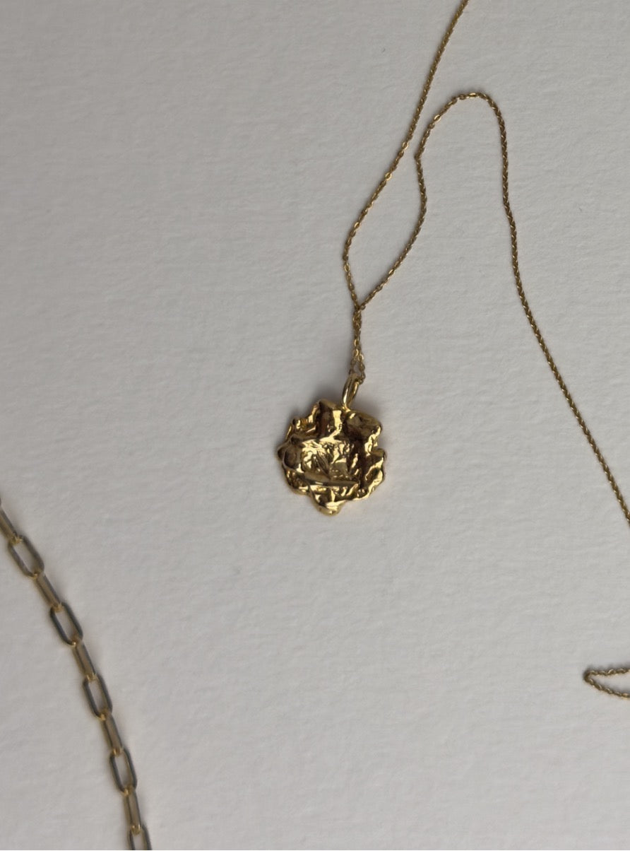 Liz-Crow-London-Presence-Pendant-18CT-GOLD-The-Deep-Stillness-Necklace-Textured-Molten-Sculptural-Coin-Circle-Pendant