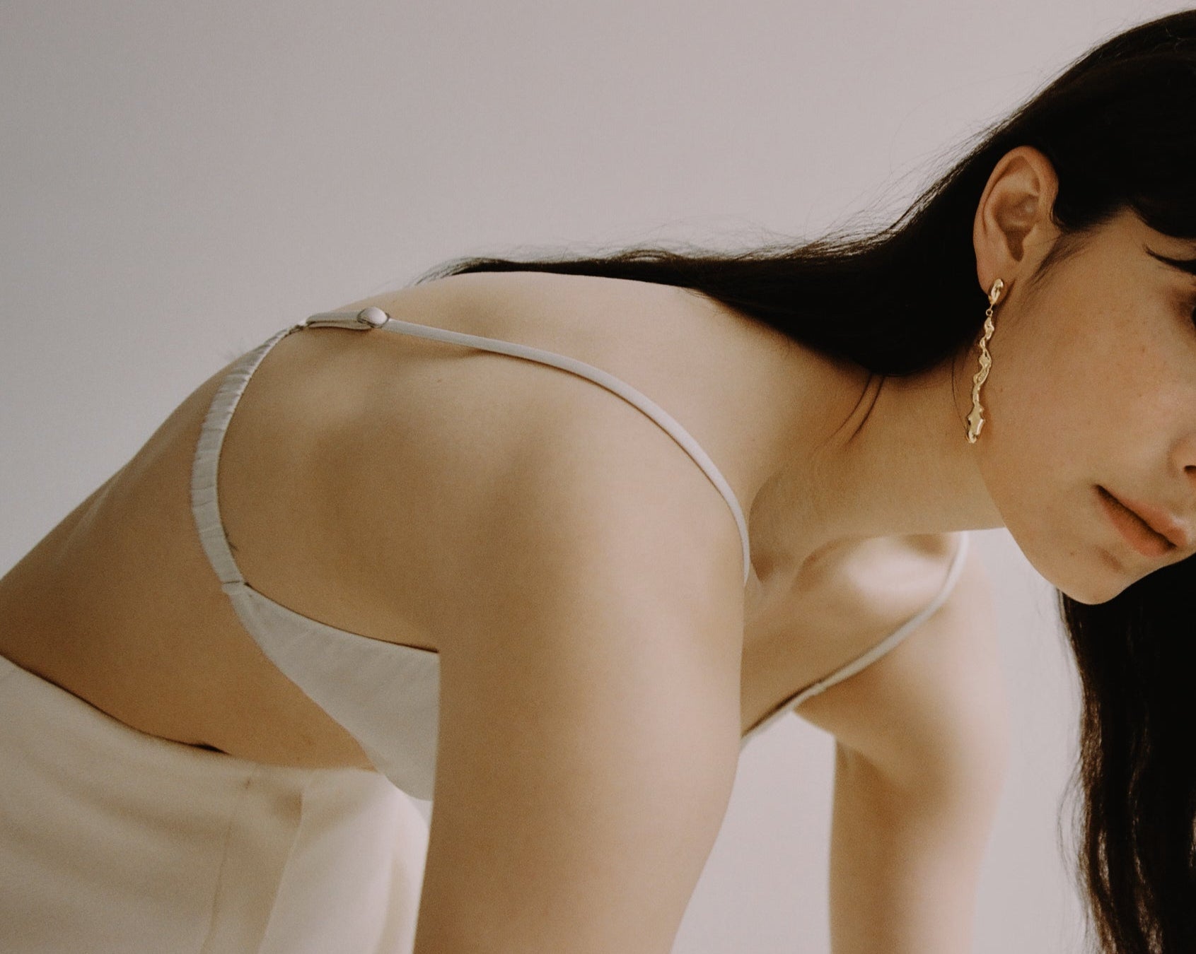 Liz-Crow-London-Resilience-Earrings-18CT-GOLD-Vermeil-The-Flow-Within-Sculptural-Wavey-Wiggle-Drop-Dangle-Stud-Earrings-Earring-Statement-Scluptural-Molten-Organic-TExture