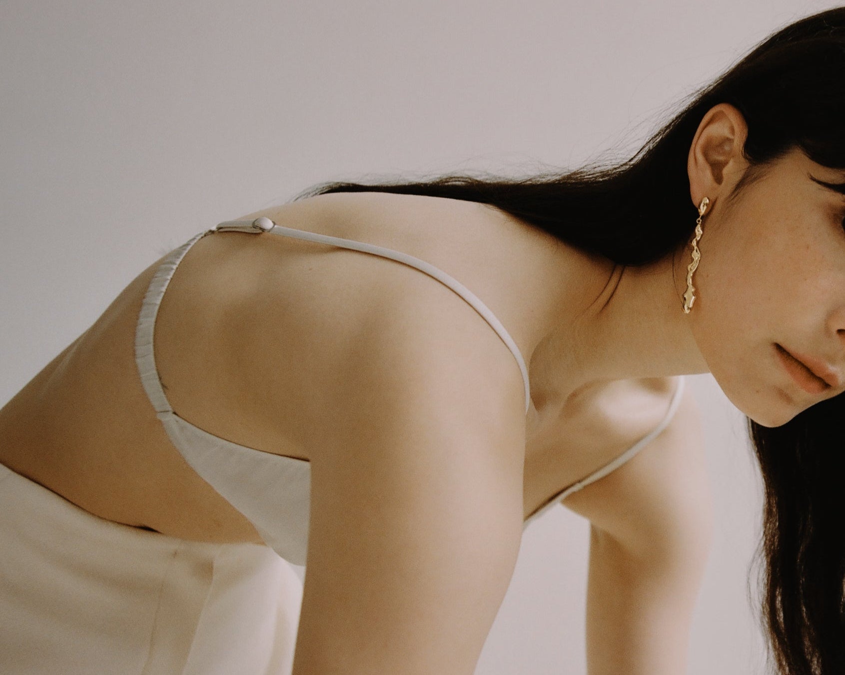 Liz-Crow-London-Resilience-Earrings-18CT-GOLD-Vermeil-The-Flow-Within-Sculptural-Wavey-Wiggle-Drop-Dangle-Stud-Earrings-Earring-Statement-Scluptural-Molten-Organic-TExture