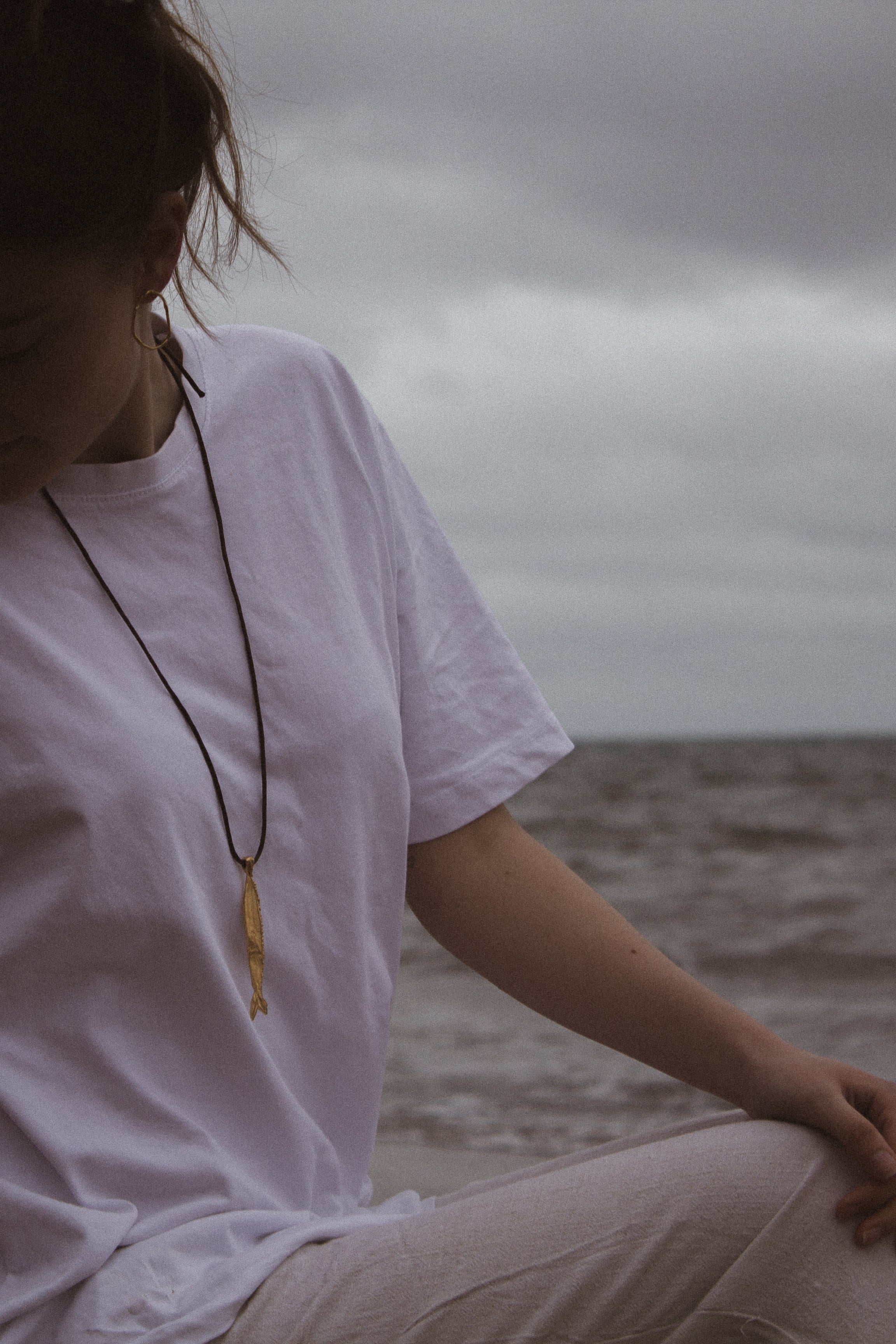 Milly-Maunder-Chunky-Fish-Pendant-Long-Necklace-Coastal-Marine-Motifs-Jewellery-Beach-Summer-Pendant-Sealife-Ocean-Textured-Cool-Pisces-Gold-Plated-Rope-Cord-Brown-Layering-Necklace-Summer-2026-Jewellery-Trends