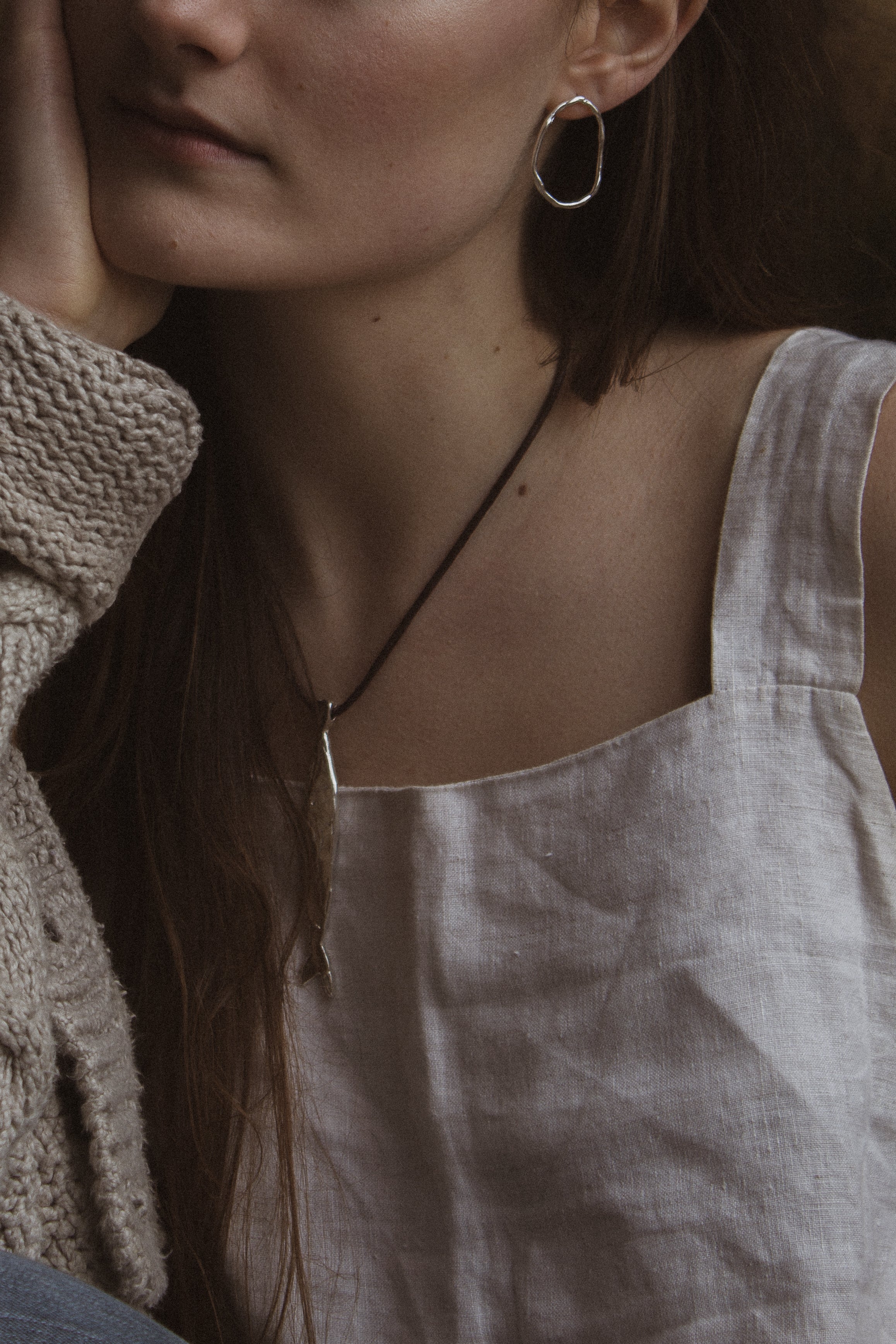 Milly-Maunder-Chunky-Fish-Pendant-Long-Necklace-Coastal-Marine-Motifs-Jewellery-Beach-Summer-Pendant-Sealife-Ocean-Textured-Cool-Pisces-Gold-Plated-Rope-Cord-Brown-Layering-Necklace-Summer-2026-Jewellery-Trends