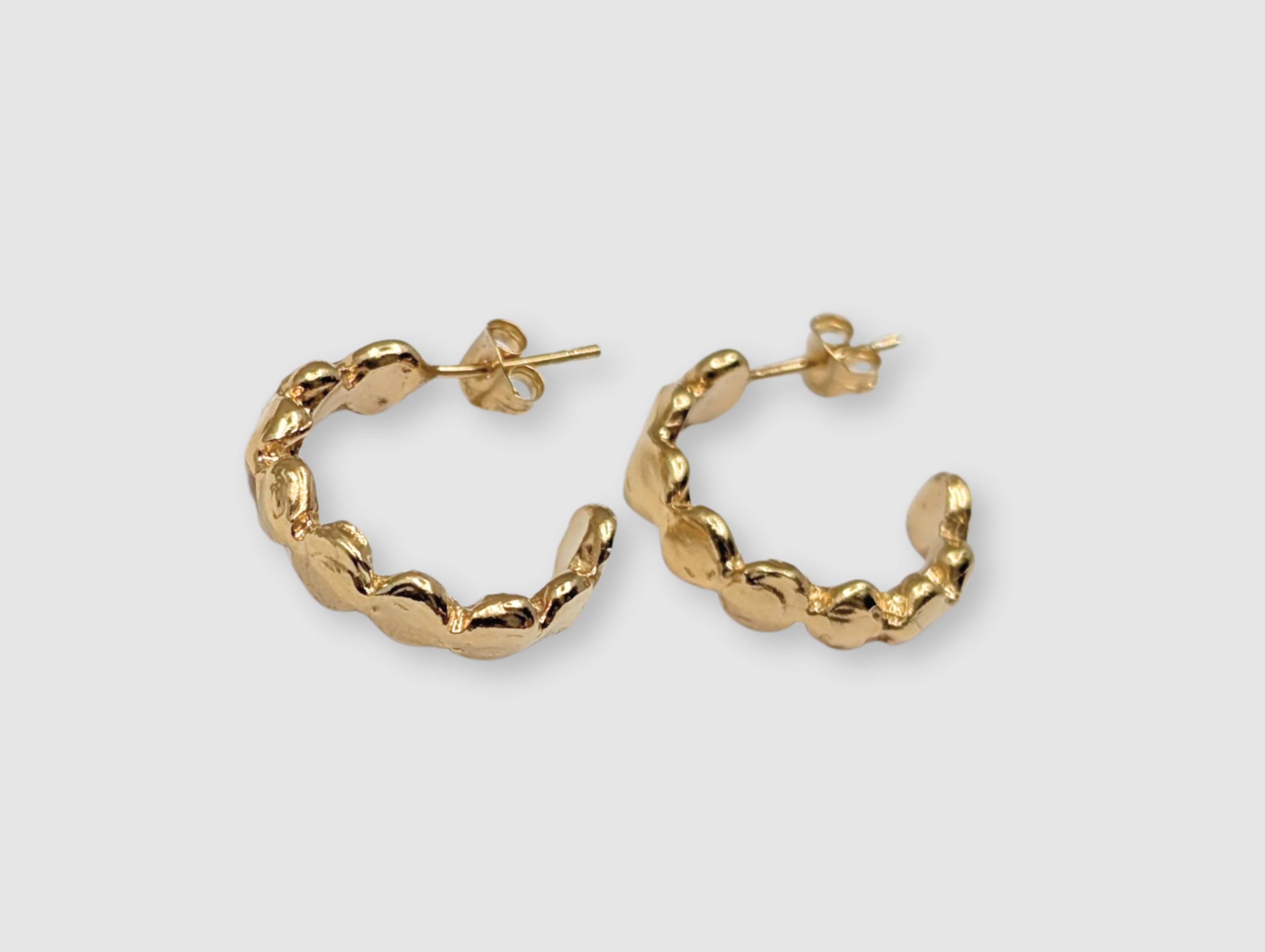 Milly-Maunder-Cova-mini-Pebble-Circle-Medium-Hoops-Wavey-wavy-Irregular-Rustic-18ct-Gold-Plated-Earrings-Hoop