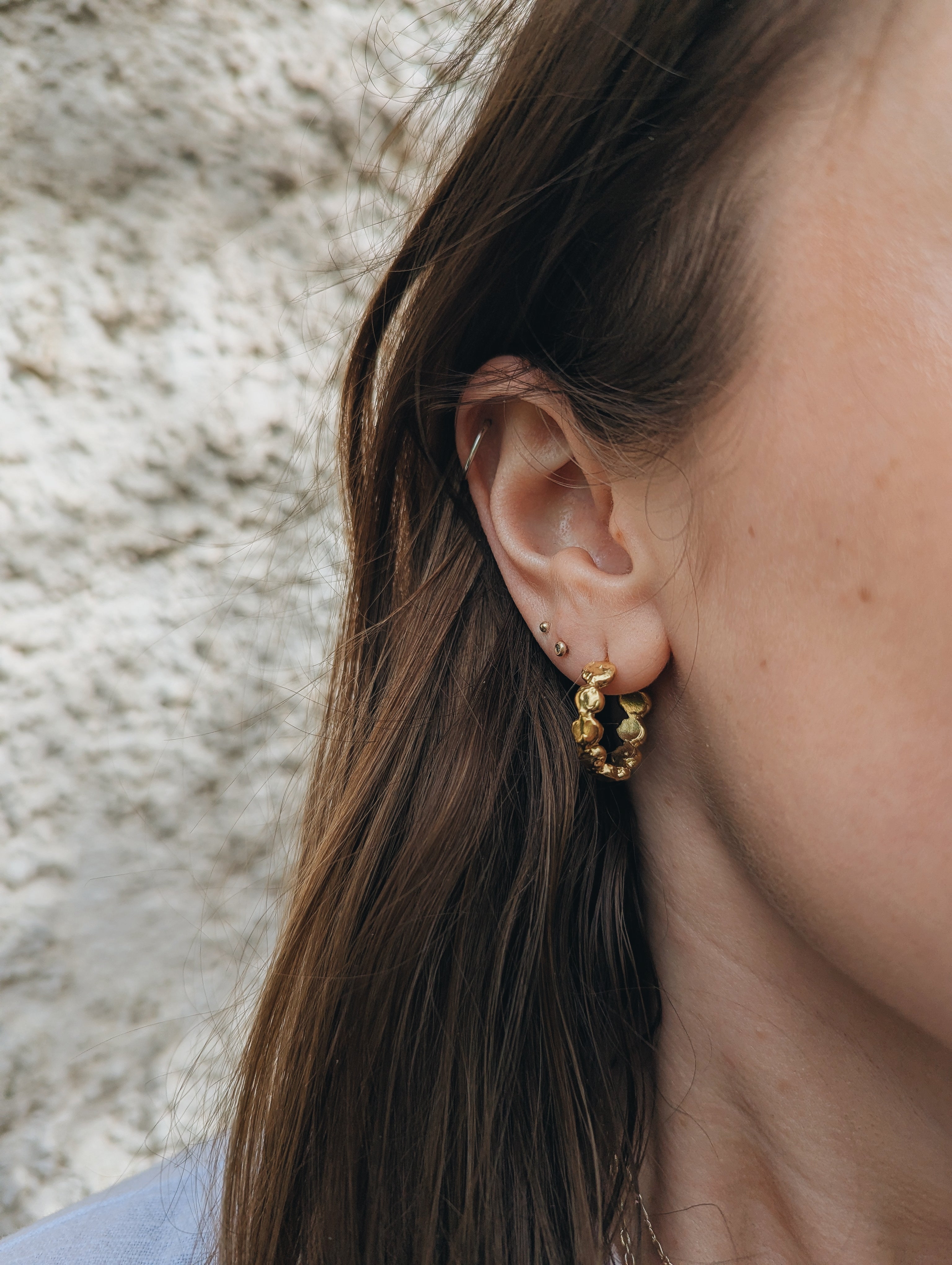 Milly-Maunder-Cova-mini-Pebble-Circle-Medium-Hoops-Wavey-wavy-Irregular-Rustic-18ct-Gold-Plated-Earrings-Hoop