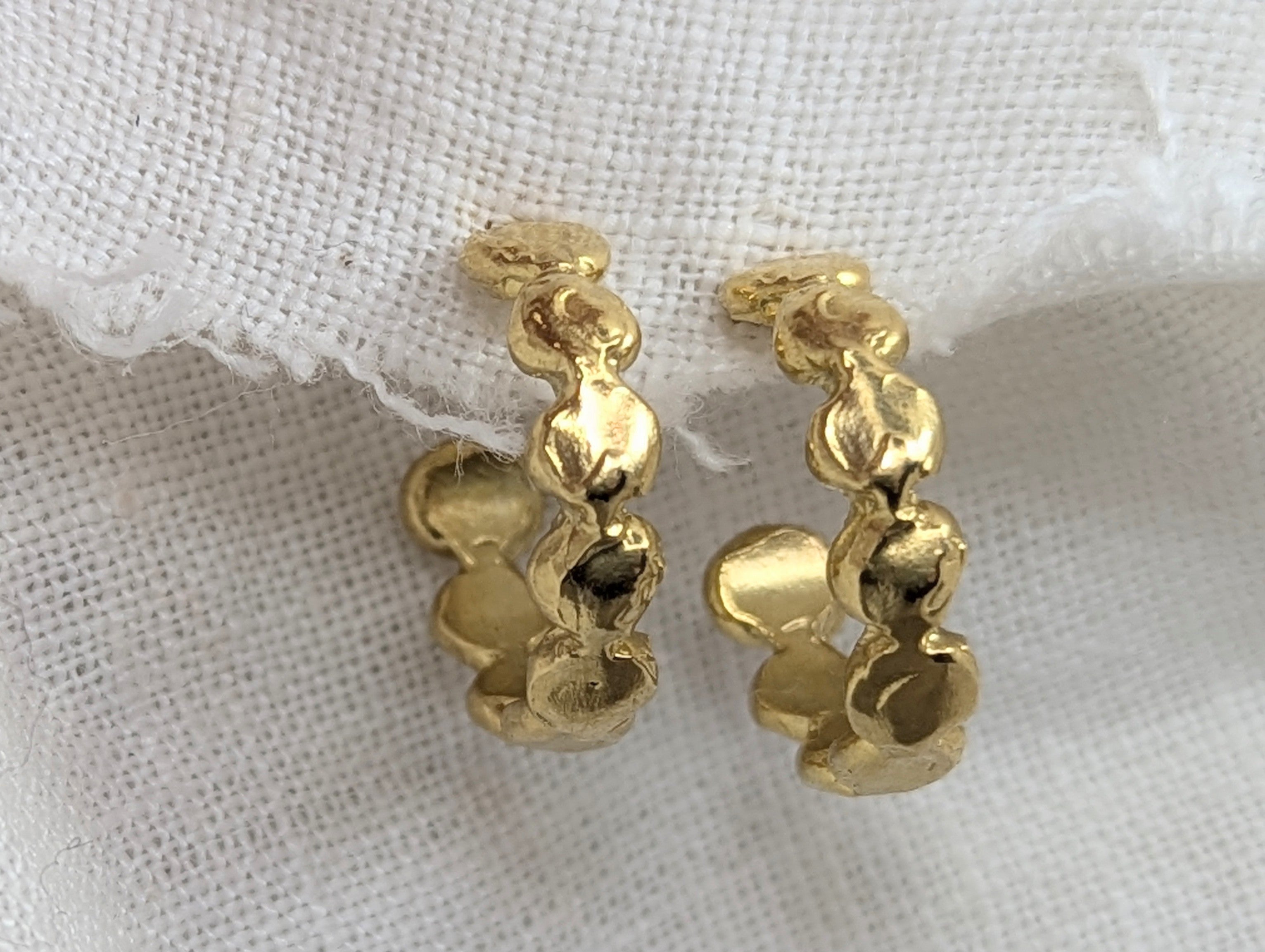 Milly-Maunder-Cova-mini-Pebble-Circle-Medium-Hoops-Wavey-wavy-Irregular-Rustic-18ct-Gold-Plated-Earrings-Hoop