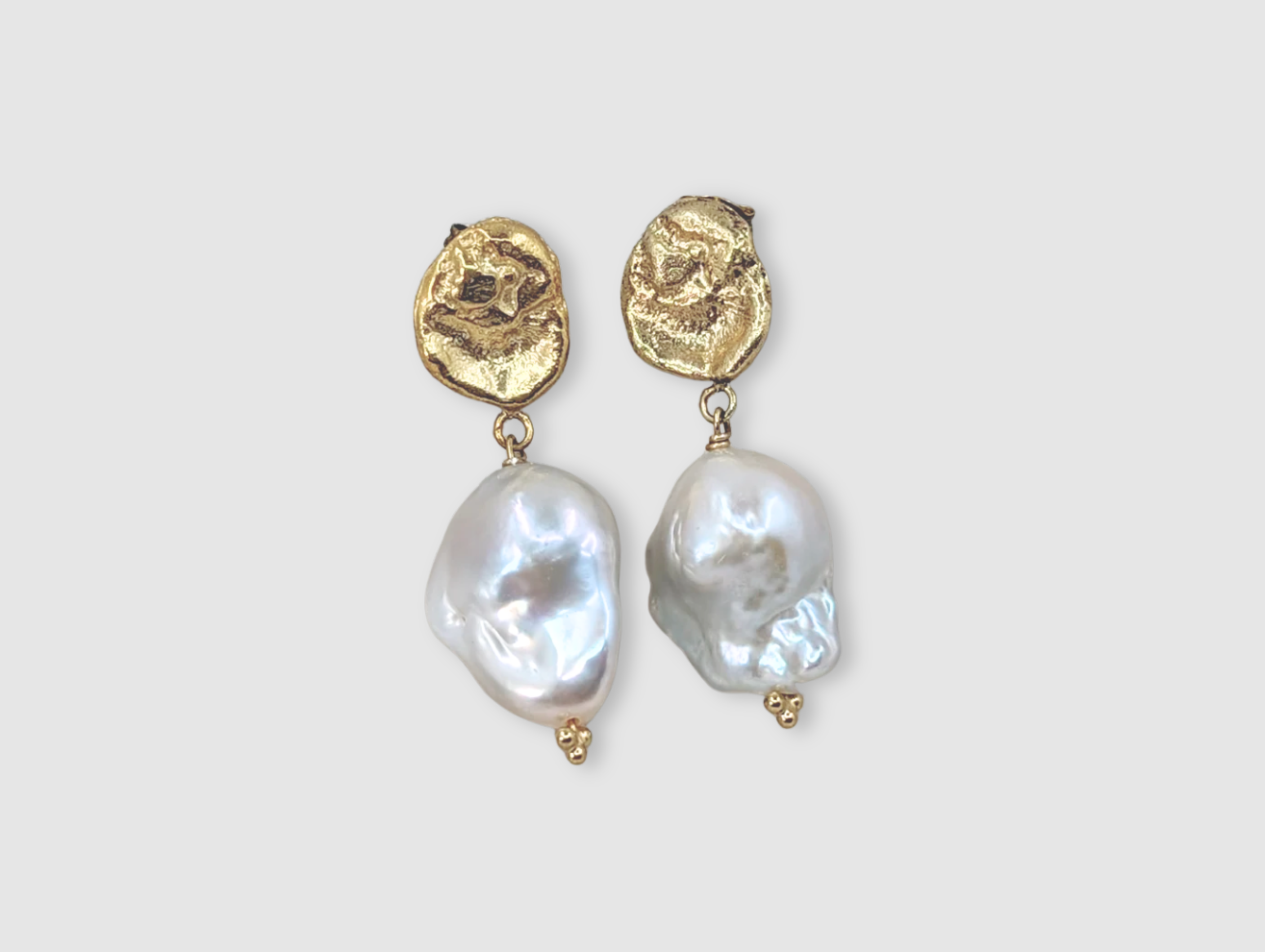 Milly-Maunder-Dara-and-Pearl-Studs-Textured-Gold-Plated-18ct-Disc-Circle-Freshwater-Baroque-Bead-Drop-Dangle-Statement-Earring-Earrings