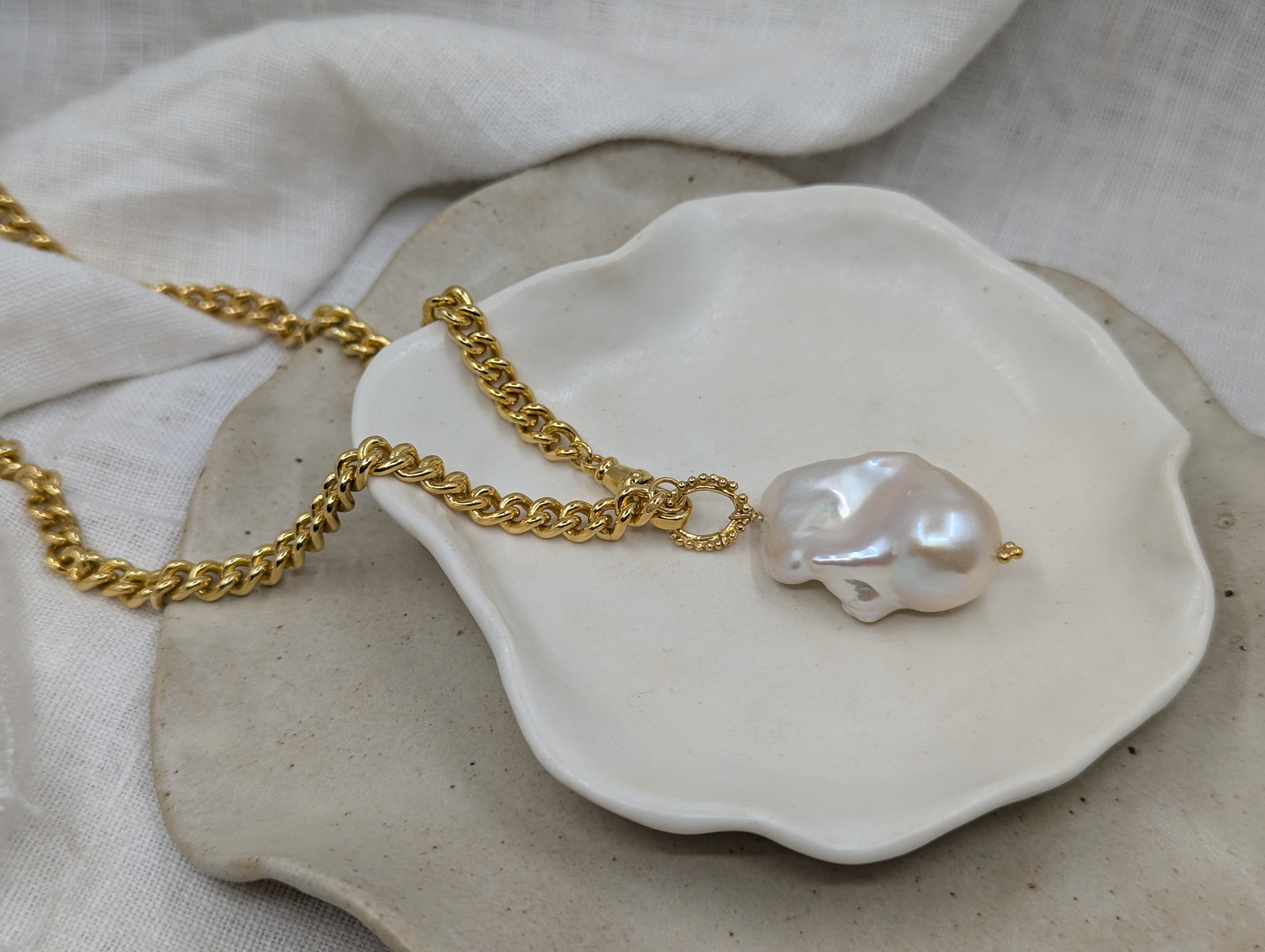 Milly-Maunder-Fireball-Baroque-Freshwater-Pearl-Pendant-Necklace-Chunky-Rustic-Statement-Chain-Gold-Plated-18ct