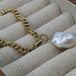 Milly-Maunder-Fireball-Baroque-freshwater-Pearl-Pendant-Bead-Chunky-Rustic-Curb-Chain-Bracelet-18ct-Gold-Plated