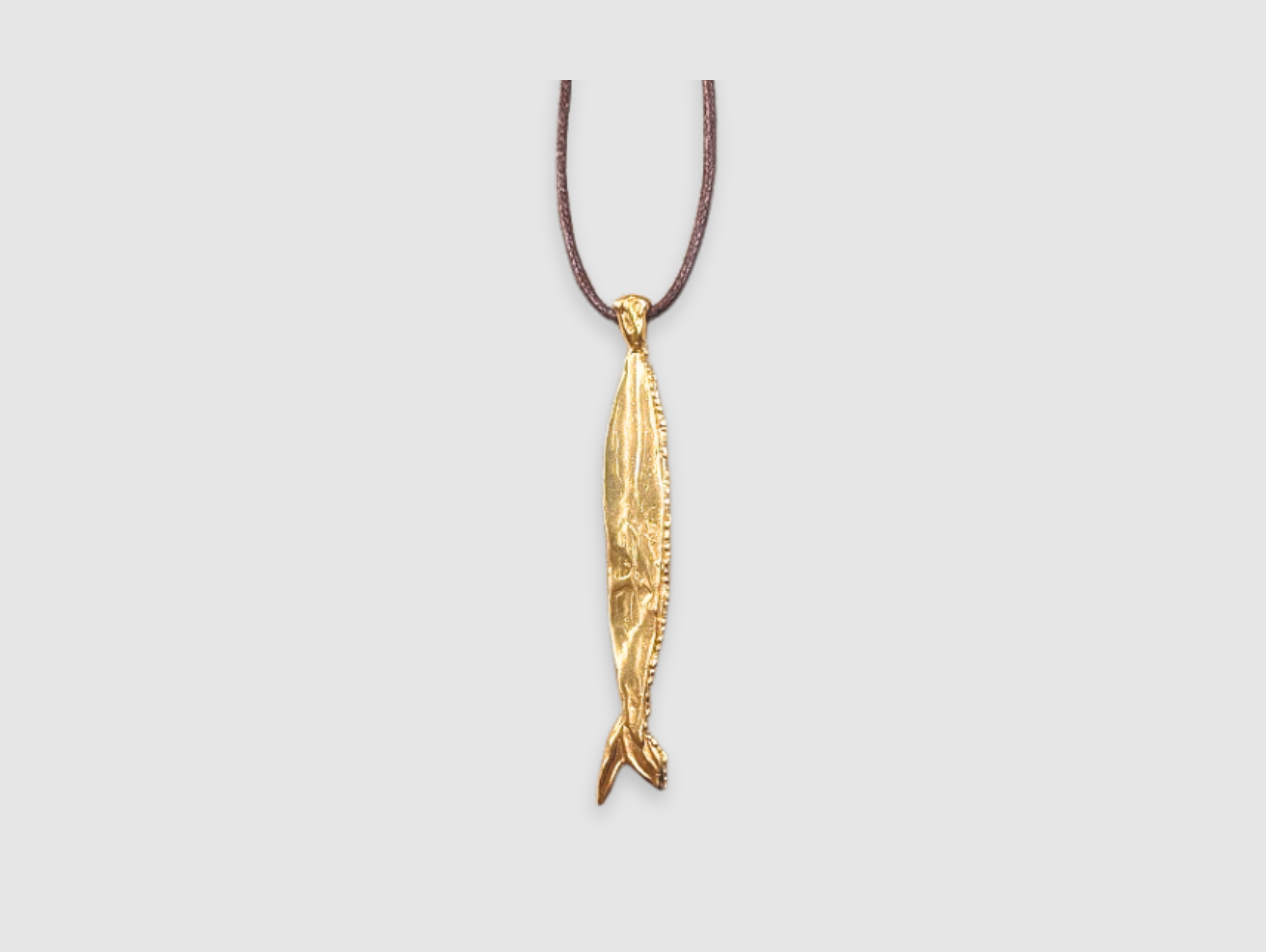 Milly-Maunder-Chunky-Fish-Pendant-Long-Necklace-Coastal-Marine-Motifs-Jewellery-Beach-Summer-Pendant-Sealife-Ocean-Textured-Cool-Pisces-Gold-Plated-Rope-Cord-Brown-Layering-Necklace-Summer-2026-Jewellery-Trends