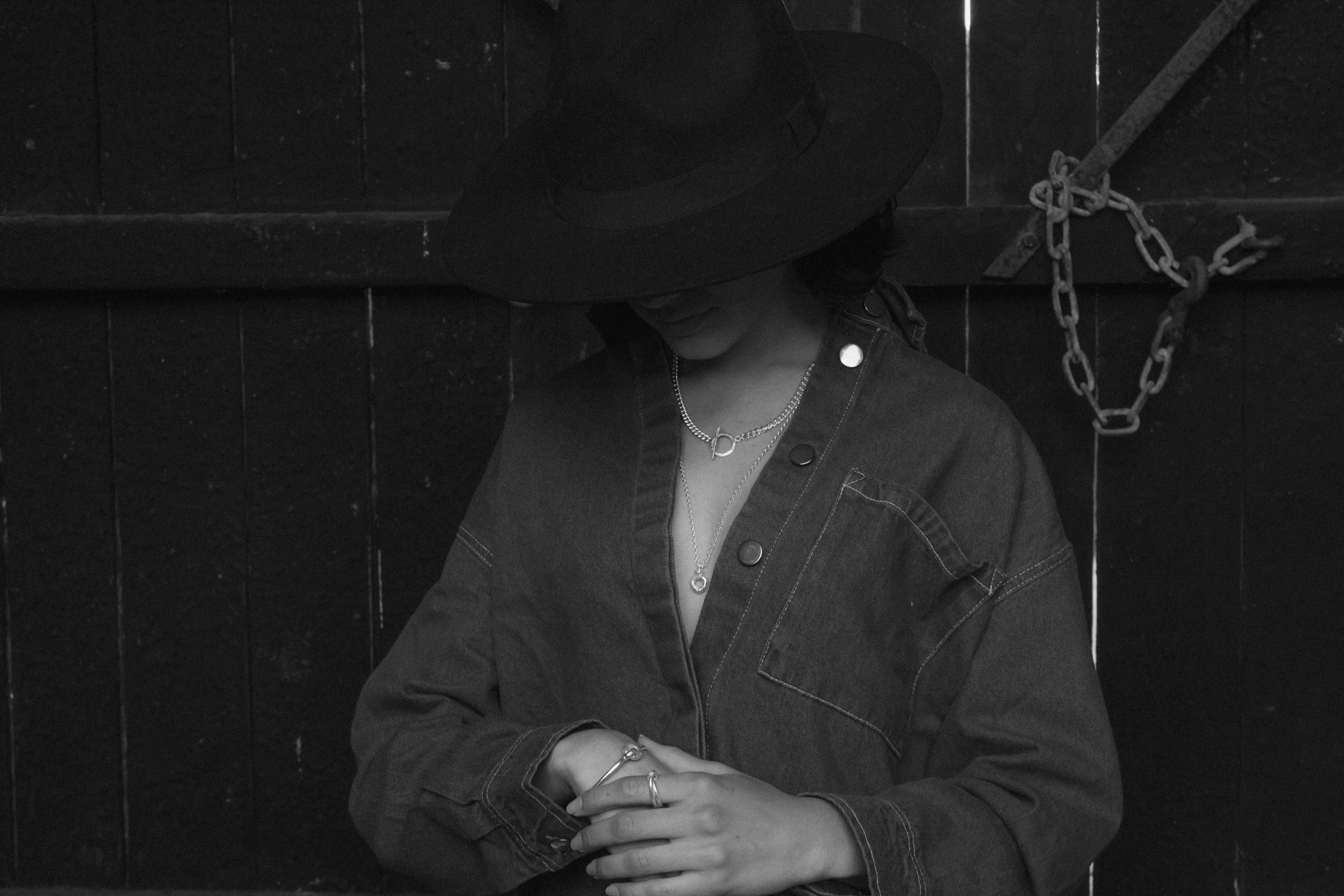 Milly-Maunder-Loop-and-Bar-T-Bar-Pendant-Curb-Chunky-Chain-Sterling-Silver-Statement-Necklace-Textured-Organic