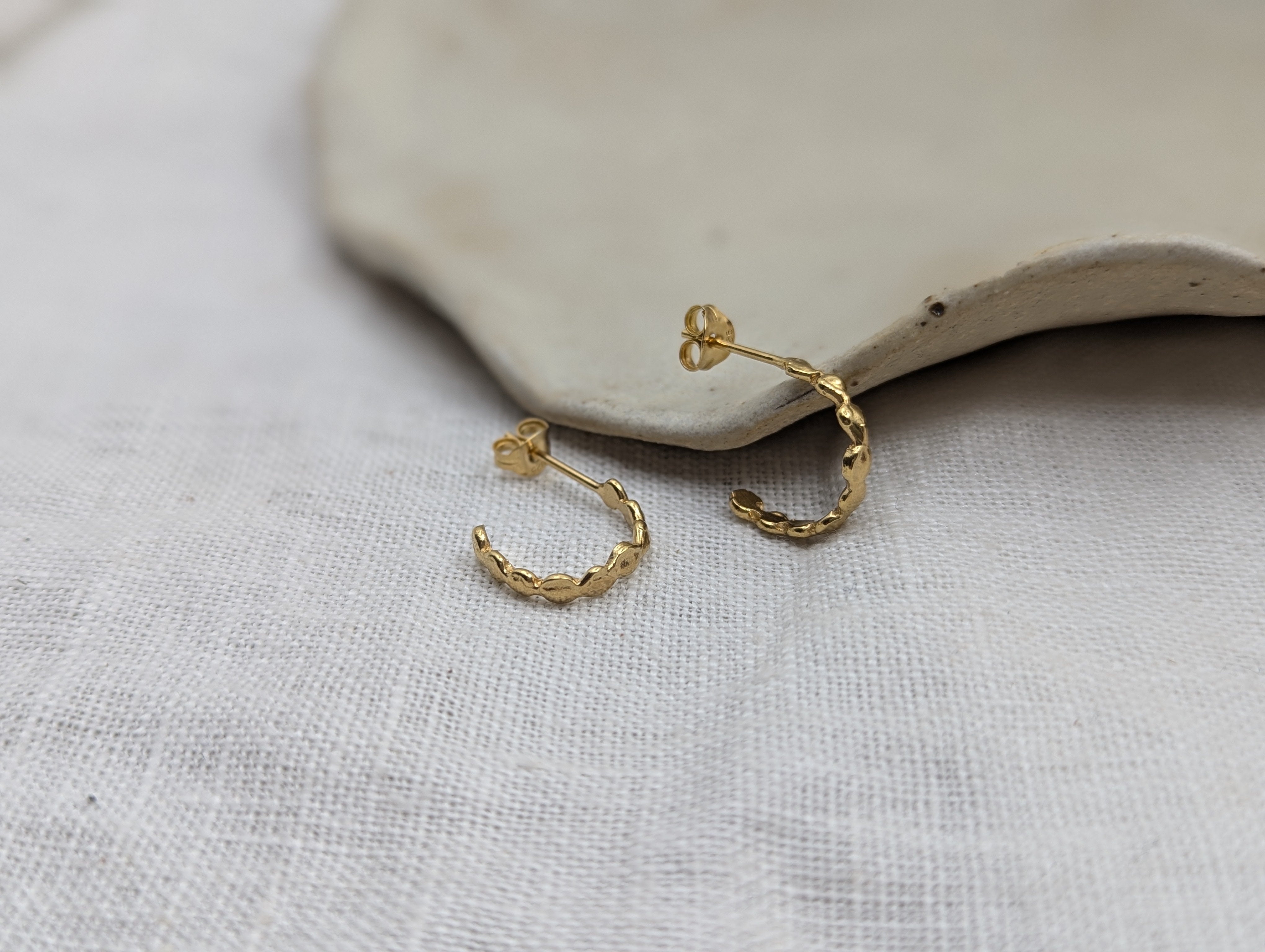 Milly-Maunder-Mini-Cova-Pebble-Beaded-Bubble-Design-Small-Huggie-Hoops-Hoop-Earrings-Gold-Plated-18ct-Stacking-Ear-Stack-Minimal-Rustic
