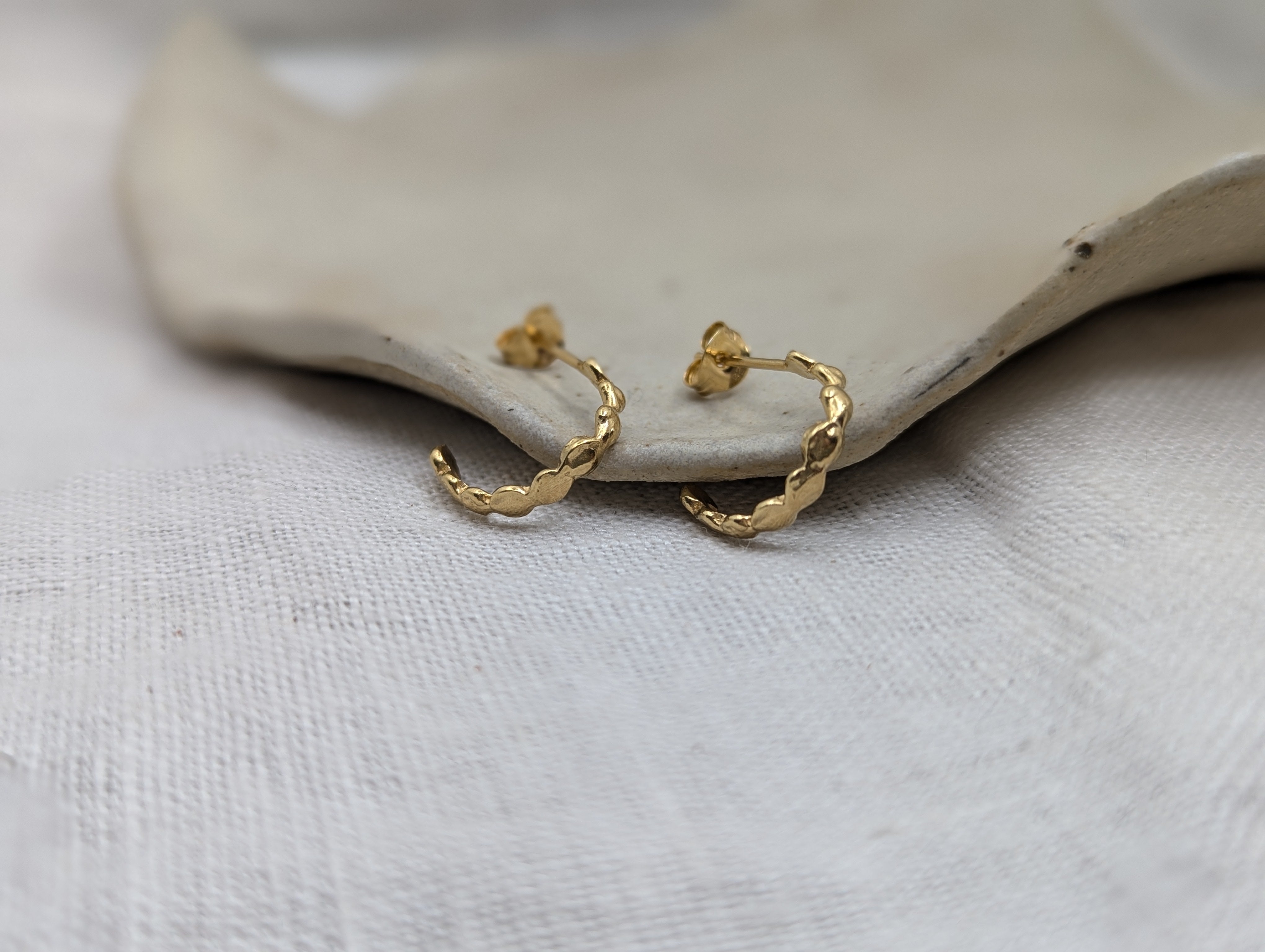 Milly-Maunder-Mini-Cova-Pebble-Beaded-Bubble-Design-Small-Huggie-Hoops-Hoop-Earrings-Gold-Plated-18ct-Stacking-Ear-Stack-Minimal-Rustic