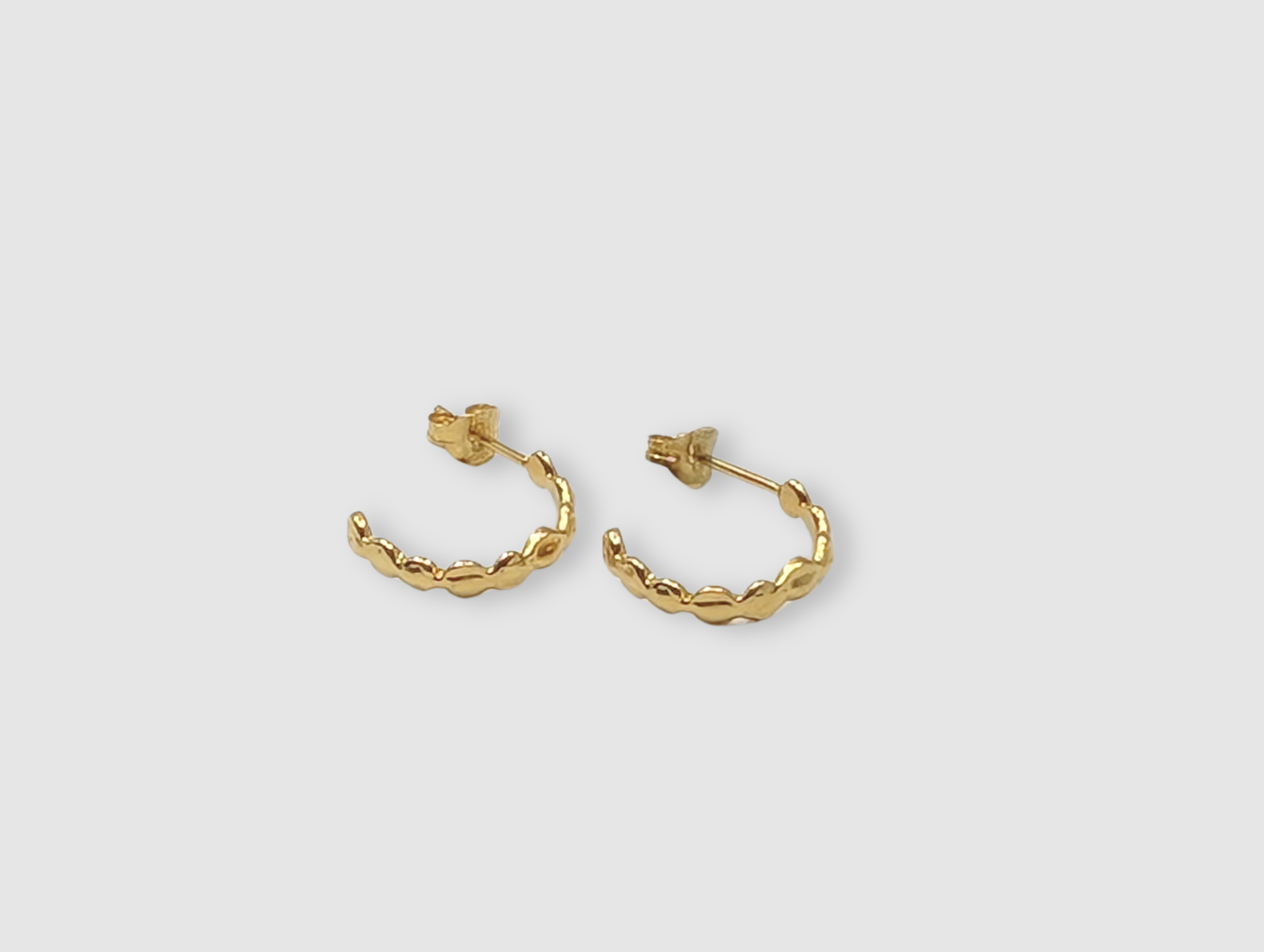 Milly-Maunder-Mini-Cova-Pebble-Beaded-Bubble-Design-Small-Huggie-Hoops-Hoop-Earrings-Gold-Plated-18ct-Stacking-Ear-Stack-Minimal-Rustic