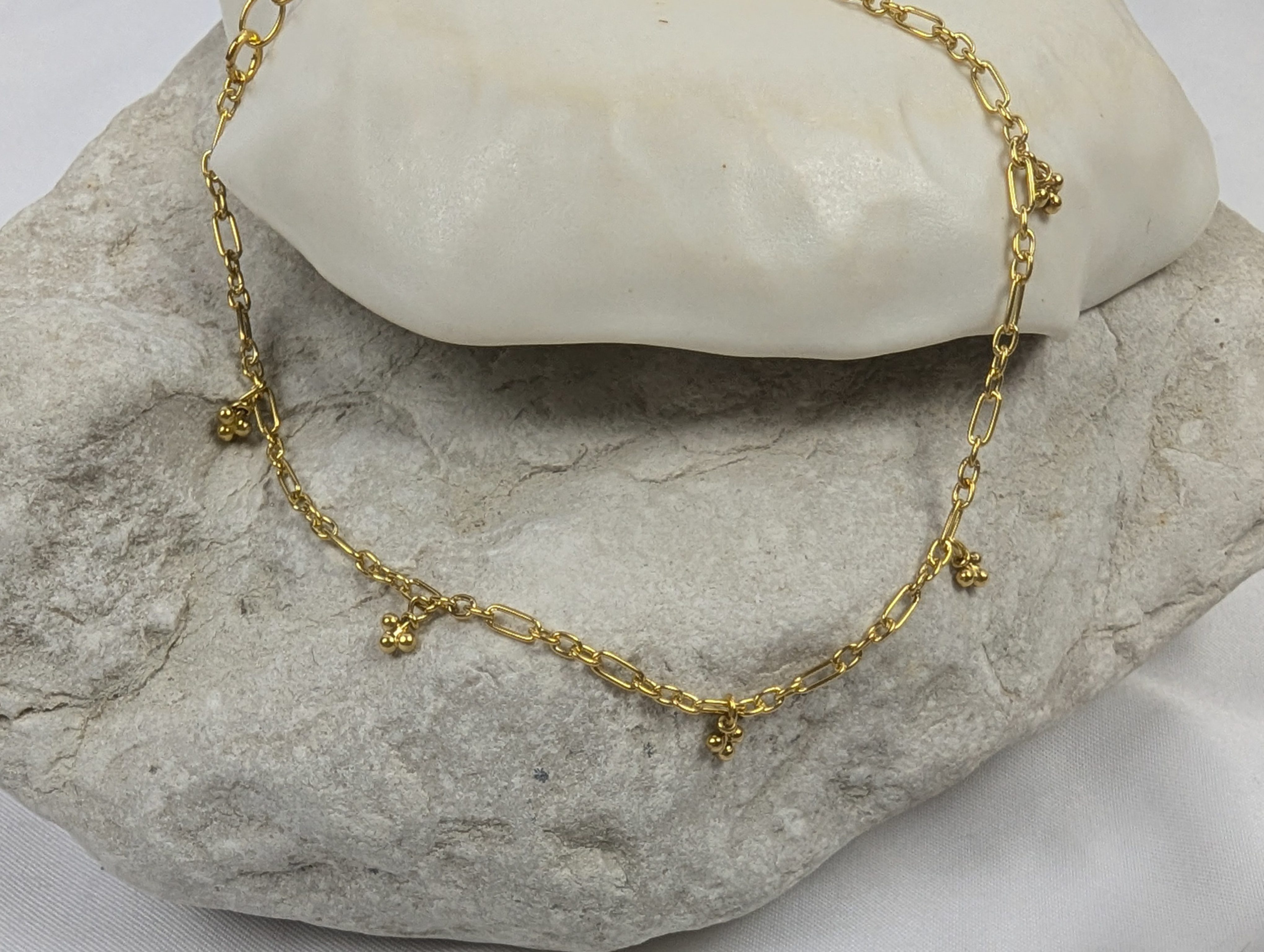 Milly-Maunder-Mini-Trio-Bubble-Clover-Charm-Bracelet-Gold-Plated-Chain-