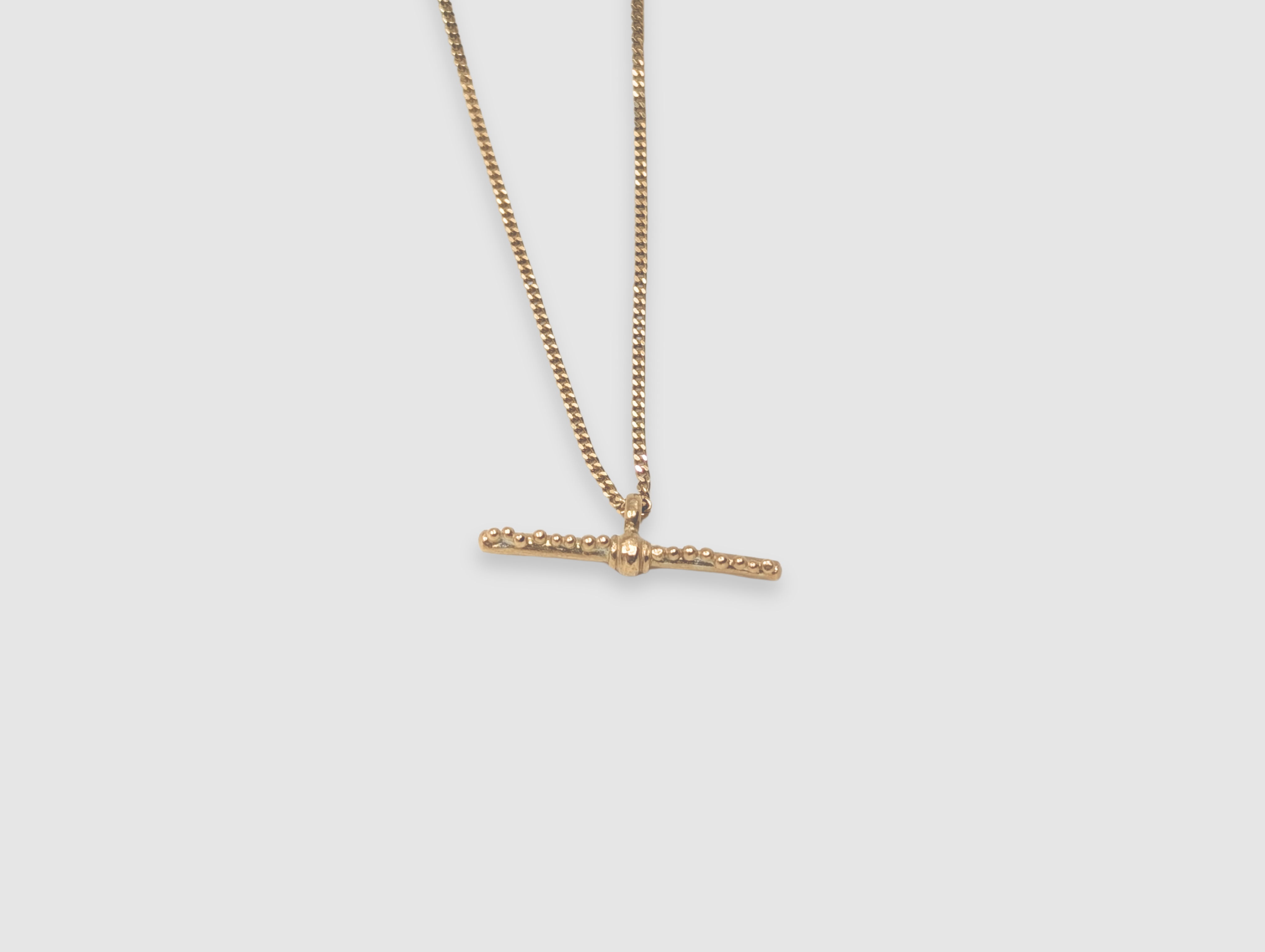 Milly-Maunder-Rustic-Textured-T-bar-Pendant-Necklace-18ct-Gold-Plated-Diamond-Cut-Curb-Chain-Minimal