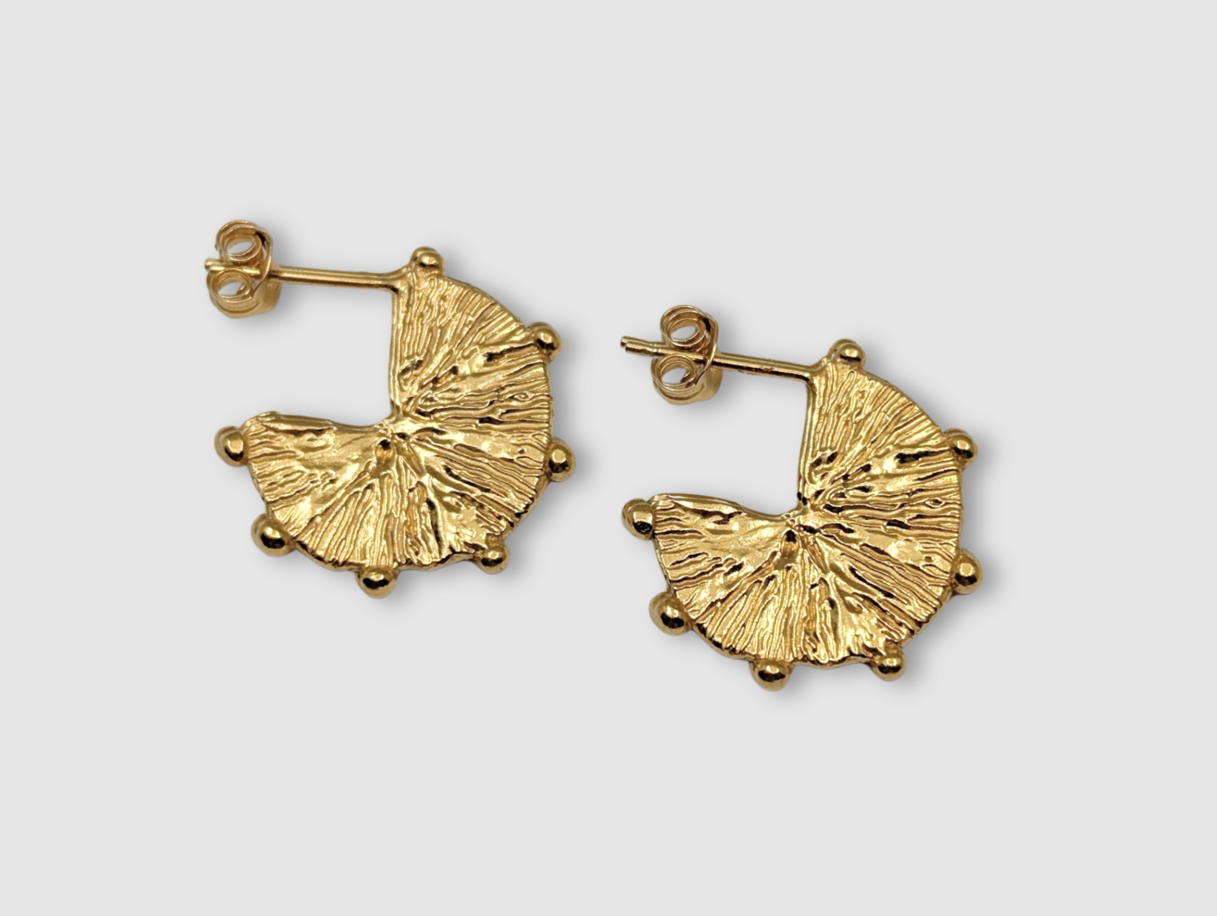 Milly-Maunder-Soleil-sun-disc-beaded edge-textured-circle-coin-hoops-hoop-earrings-rustic-summer-Gold-plated-18ct-jewellery 