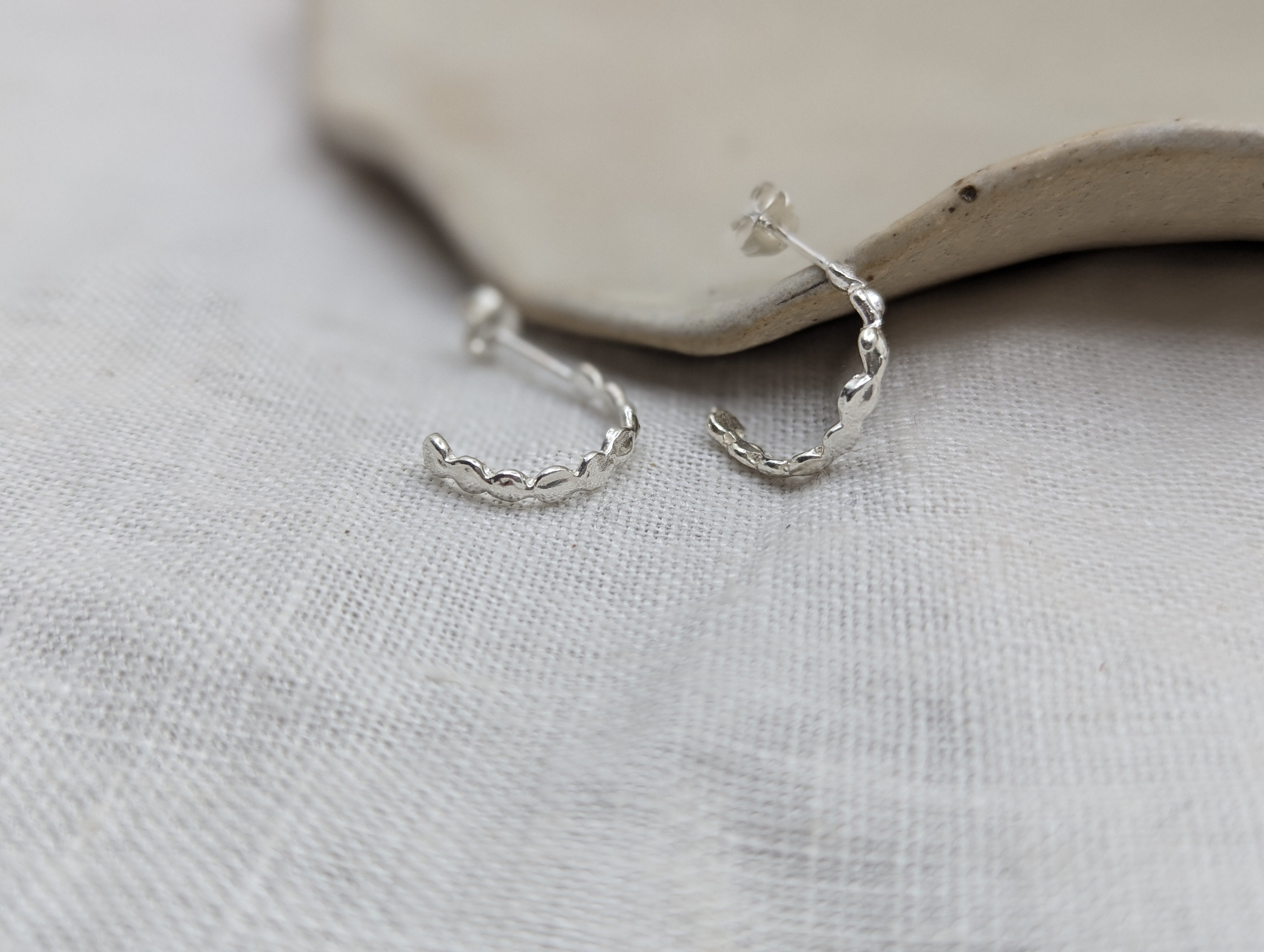 Milly-Maunder-Stacking-Huggie-Hoop-Mini-Cova-Beaded-Pebble-Bubble-Hoops-Hoop-Earrings-Sterling-Silver