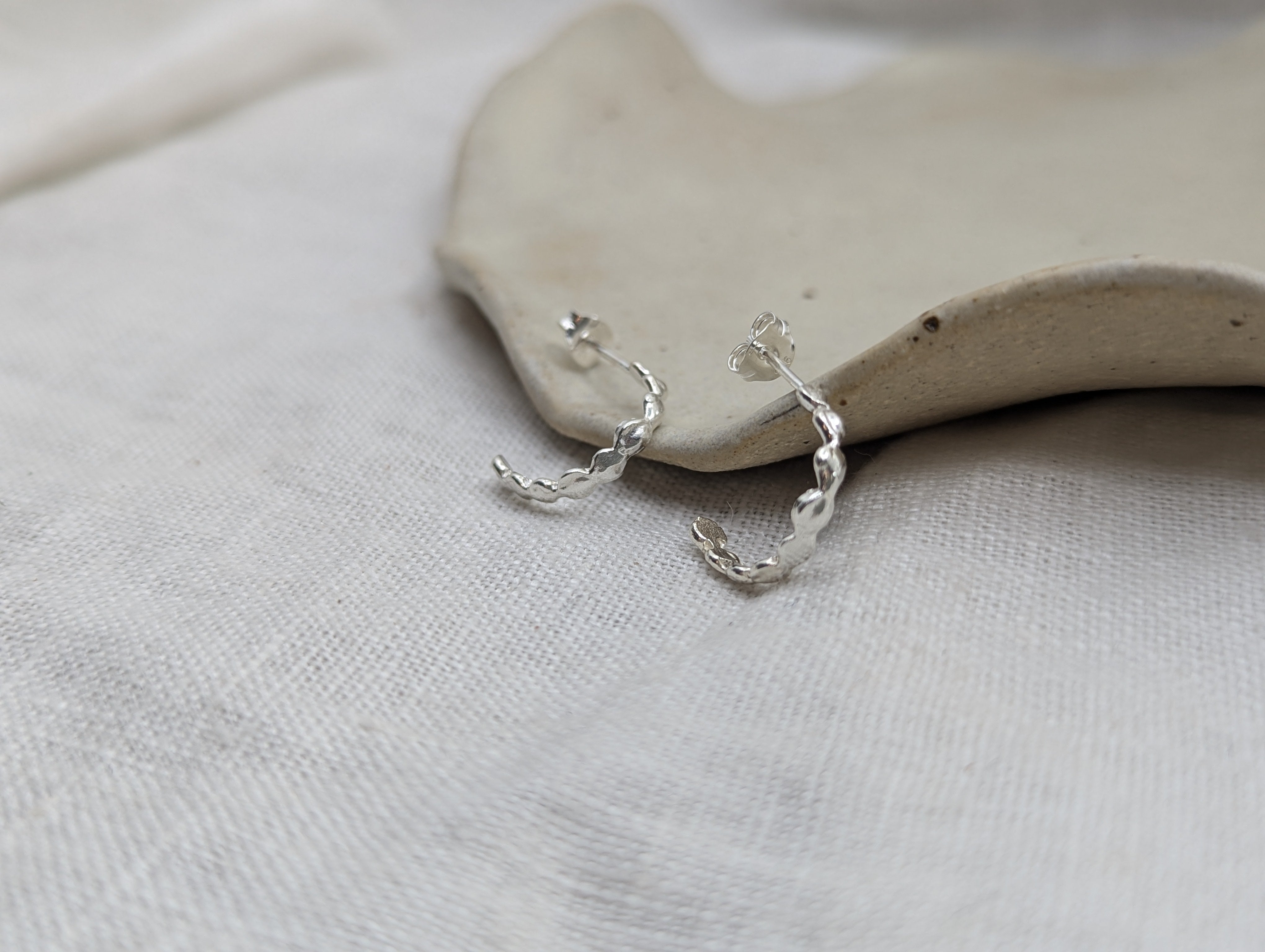 Milly-Maunder-Stacking-Huggie-Hoop-Mini-Cova-Beaded-Pebble-Bubble-Hoops-Hoop-Earrings-Sterling-Silver