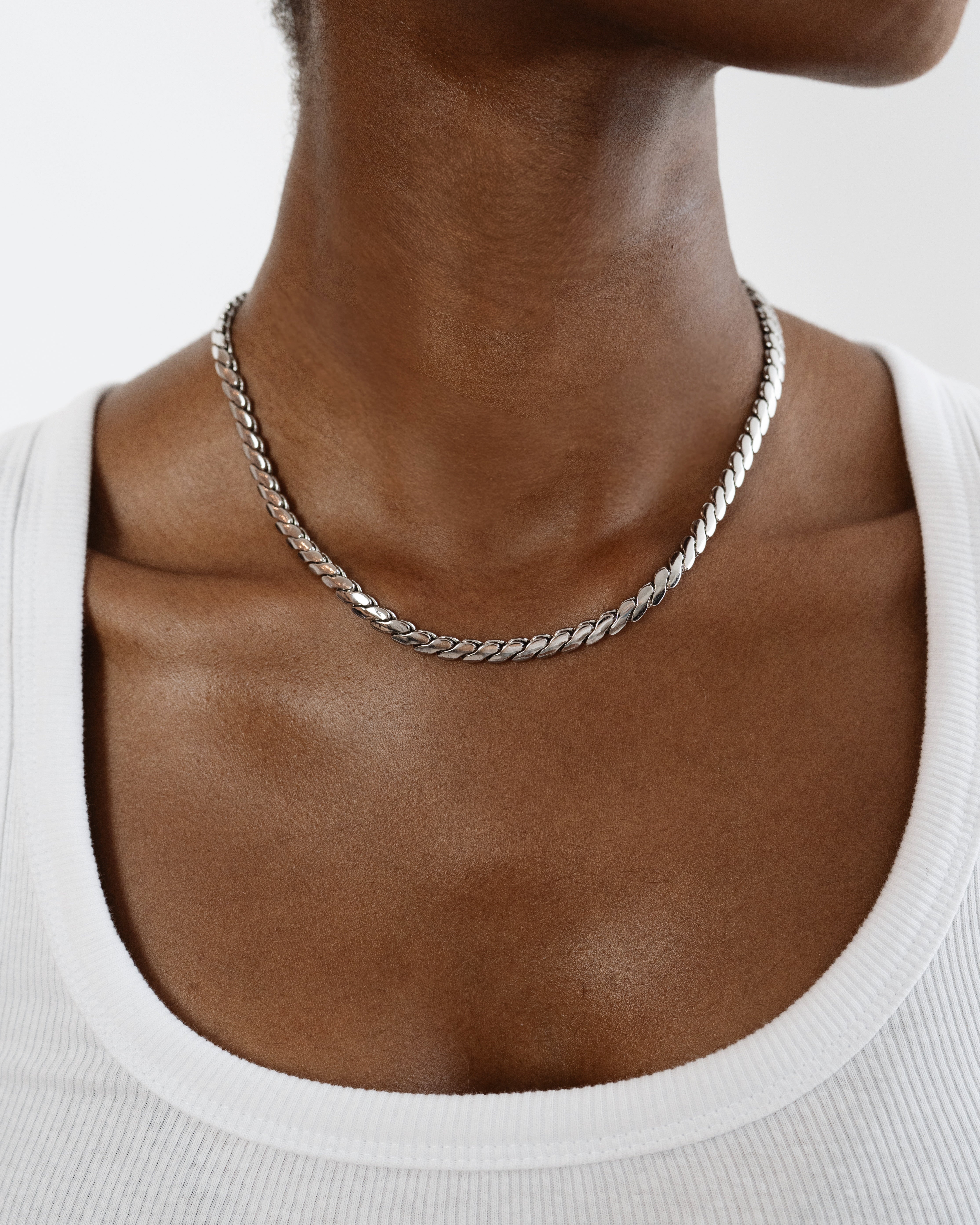Miss-Cecilia-London-Soho-Necklace-Silver-Rhodium-Plated-Chunky-Twisted-Vintage-Inspired-Chain-Statement-Everyday-Jewellery-Demi-Fine-Cool-Contemporary-Timeless-Elegant