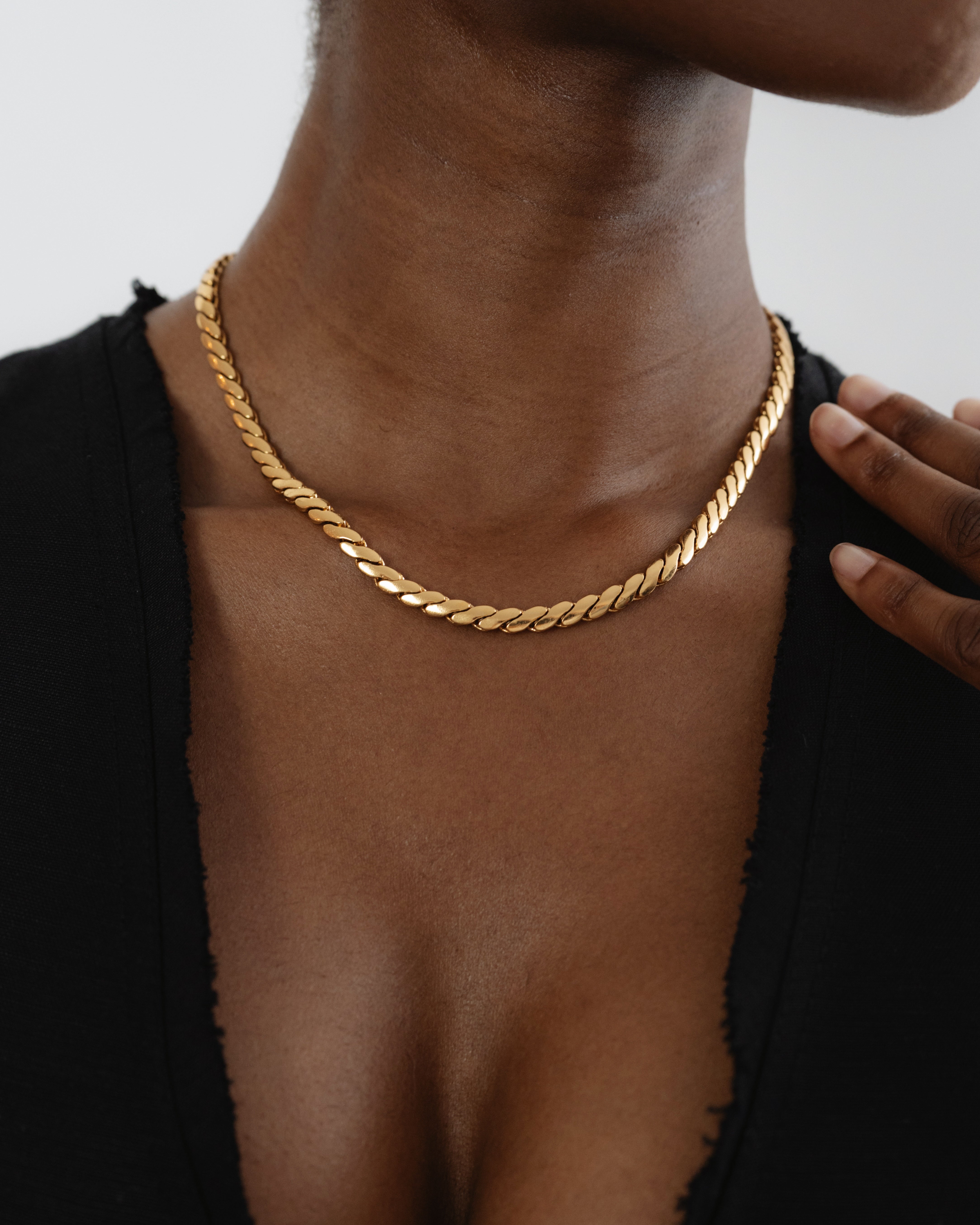 Miss-Cecilia-Vintage-Style-Chunky-Soho-Chain-Necklace-Gold-18ct-Plated-Cool-Effortless-Timeless-Everyday-Necklace-Contemporary-DemiFine