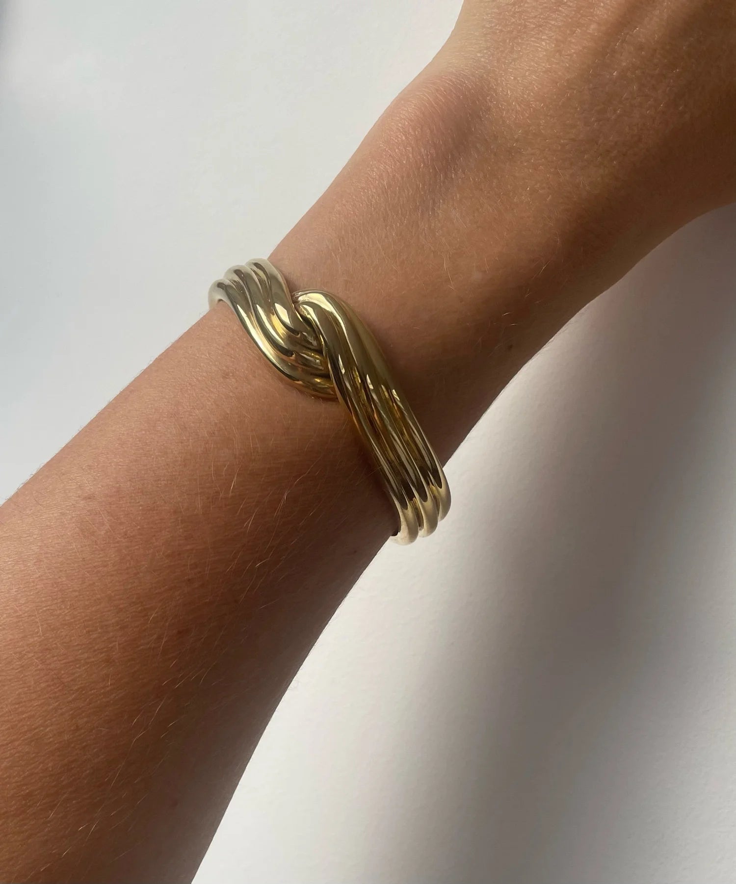 Ruddock-Gia-Cuff-Gold-Clean-Lines-Sleek-Minimial-Twisted-Tubular-Lunear-Fluid-Forms-Sculptural-Bangle-Bracelet-Cuff-Chunky-Cool-Jewellery-Gold-Plated